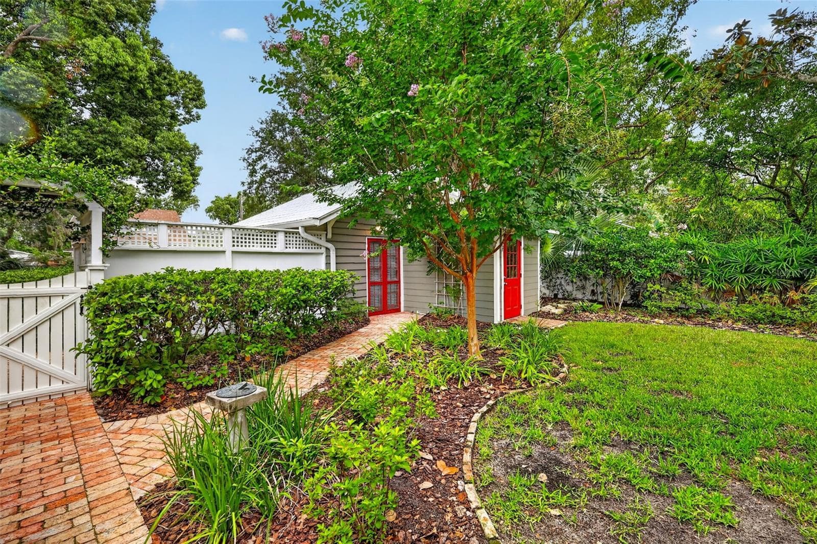 Single Family Residence at 1046 N MCDONALD ST, MOUNT DORA, photo 36 of 58