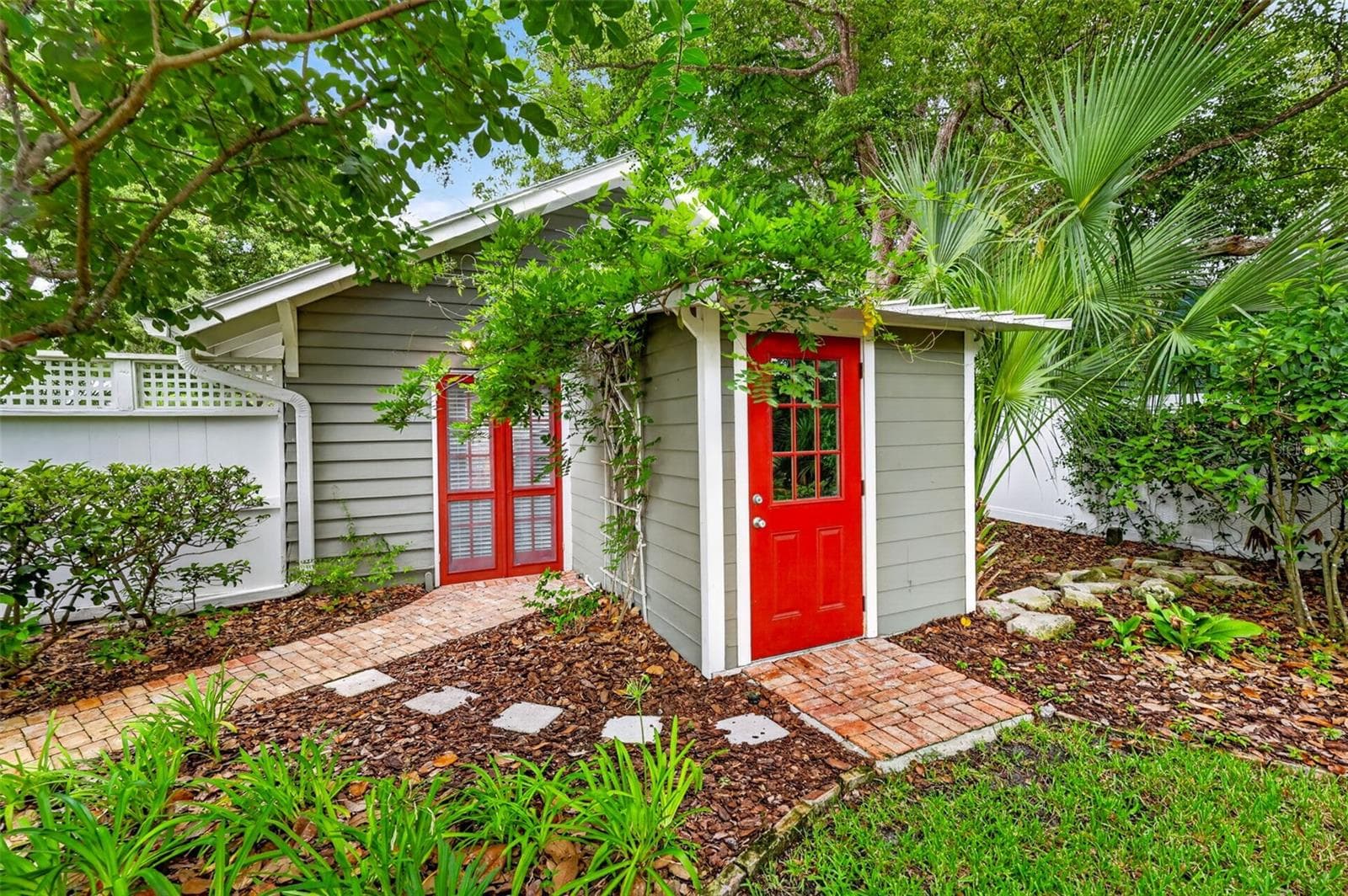 Single Family Residence at 1046 N MCDONALD ST, MOUNT DORA, photo 37 of 58