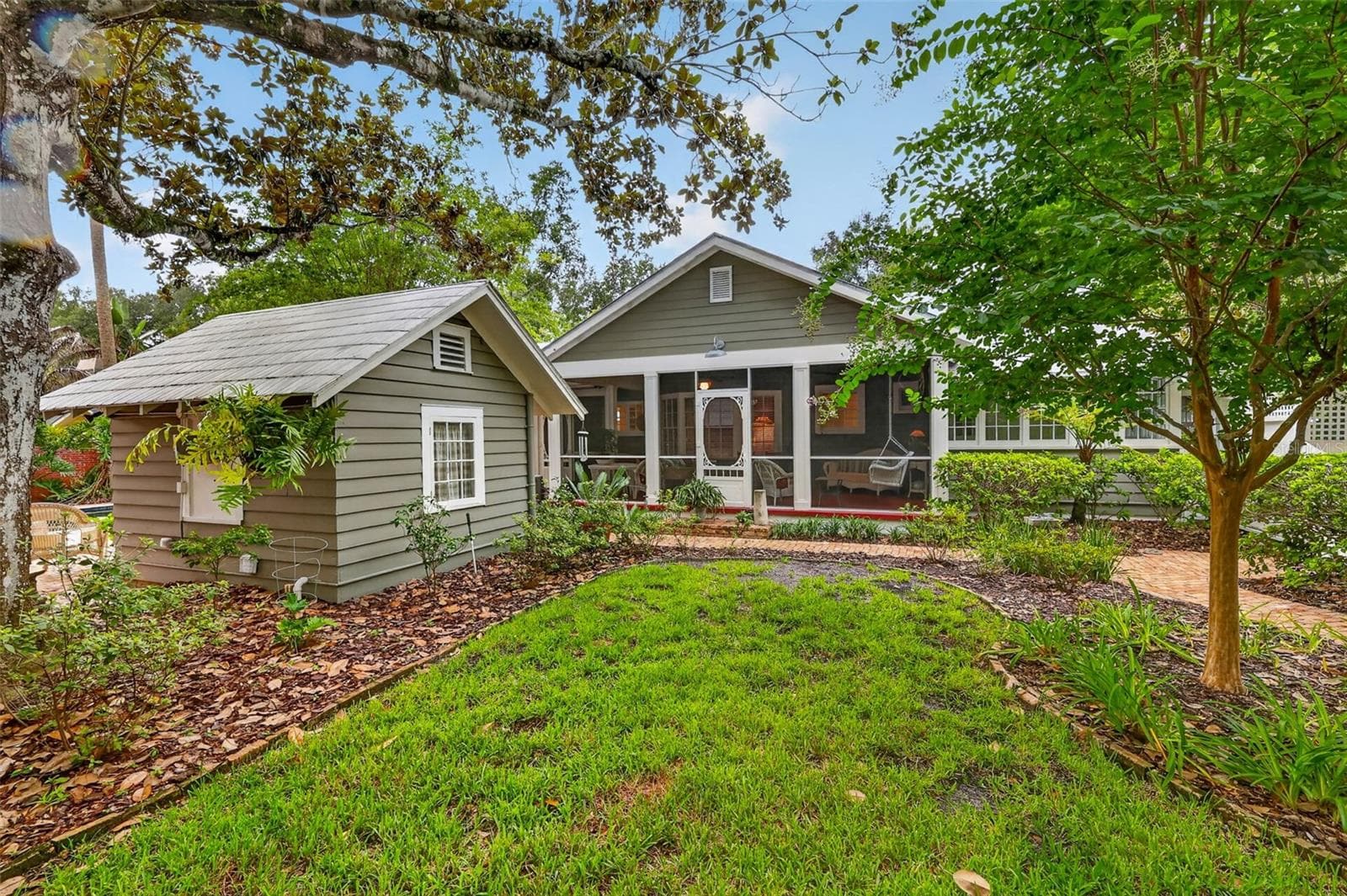 Single Family Residence at 1046 N MCDONALD ST, MOUNT DORA, photo 44 of 58