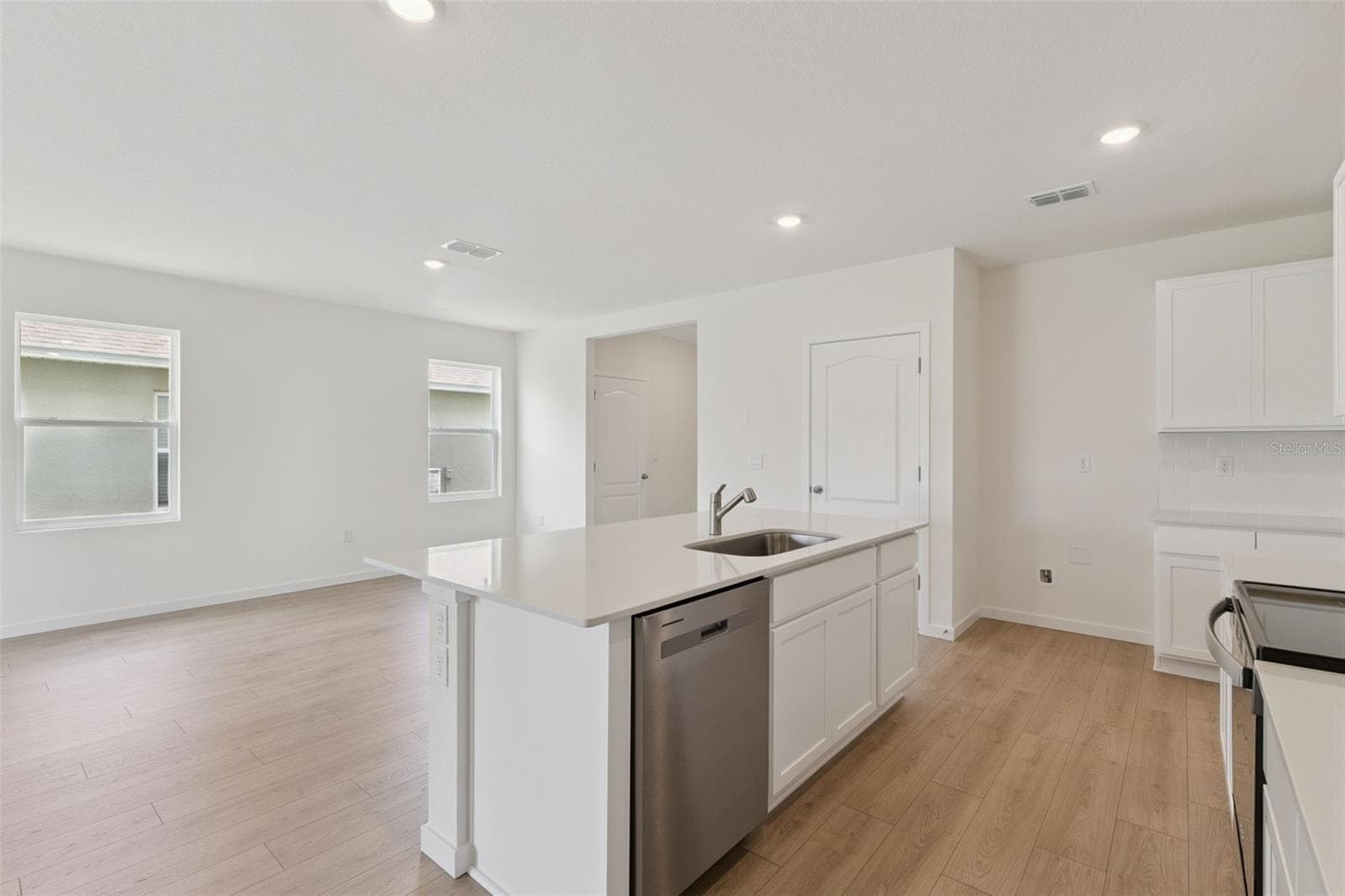 Single Family Residence at 1371 GRAND FLORA LN, SANFORD, photo 9 of 38