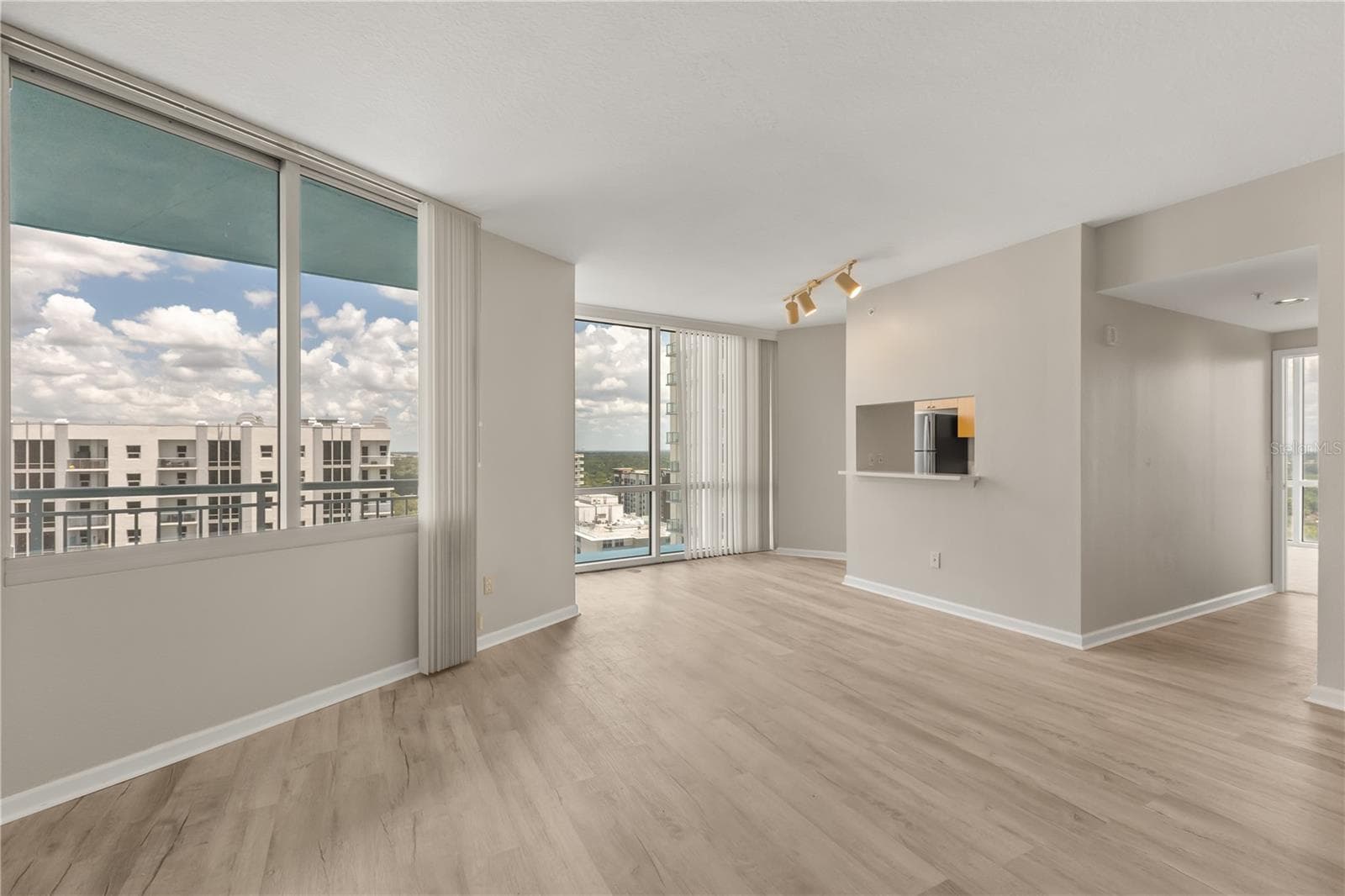 Condominium at 322 E CENTRAL BLVD #1910, ORLANDO, photo 9 of 25