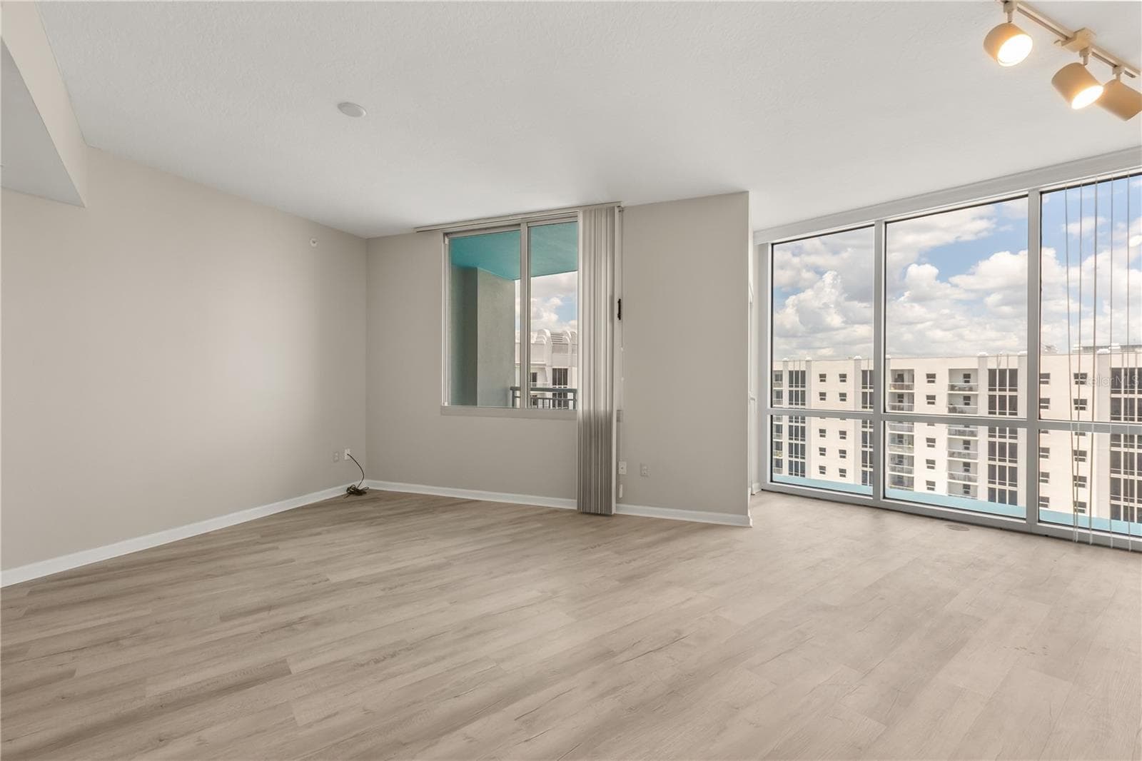 Condominium at 322 E CENTRAL BLVD #1910, ORLANDO, photo 10 of 25
