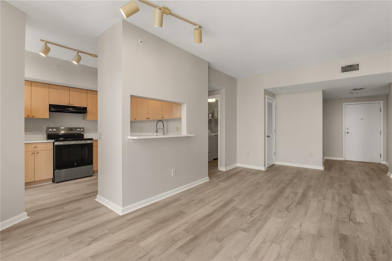 Condominium at 322 E CENTRAL BLVD #1910, ORLANDO, photo 11 of 25