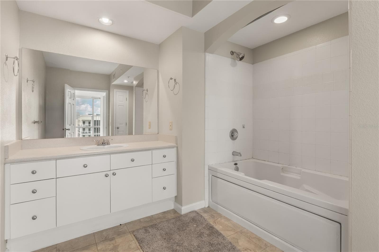 Condominium at 322 E CENTRAL BLVD #1910, ORLANDO, photo 17 of 25
