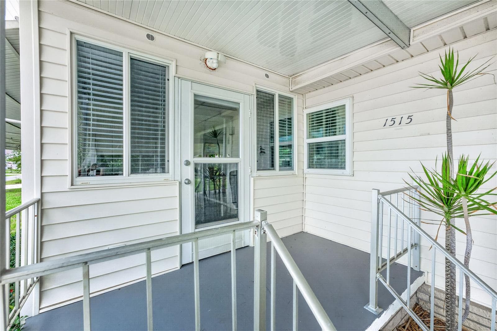 Mobile Home at 1515 SANDERLING DR, ENGLEWOOD, photo 2 of 40