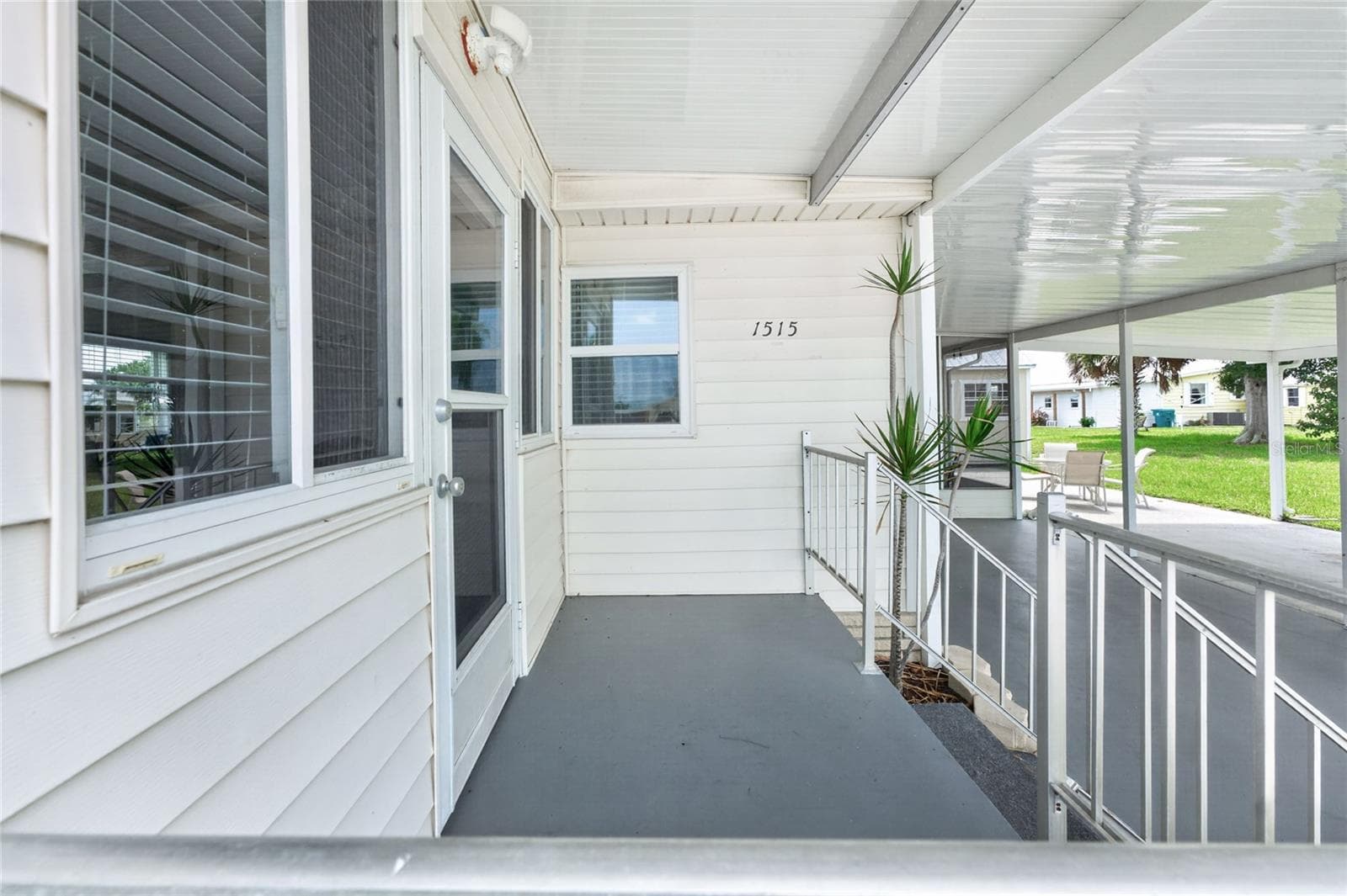 Mobile Home at 1515 SANDERLING DR, ENGLEWOOD, photo 3 of 40