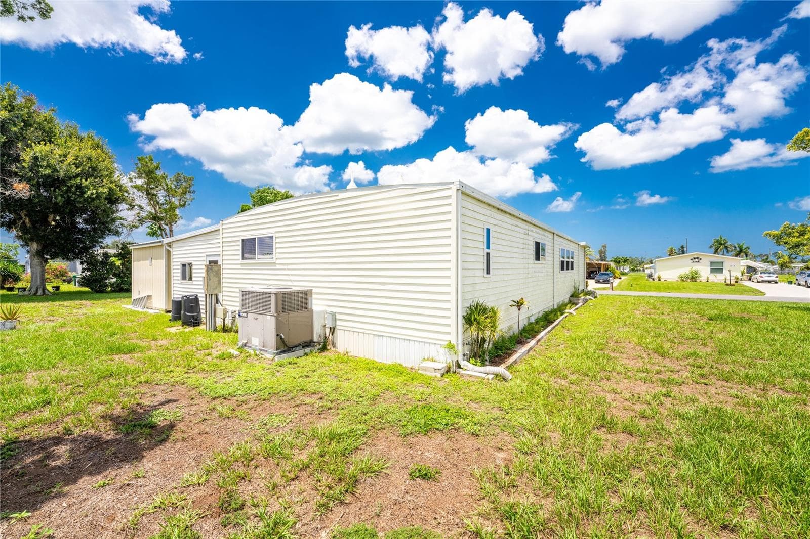 Mobile Home at 1515 SANDERLING DR, ENGLEWOOD, photo 9 of 40