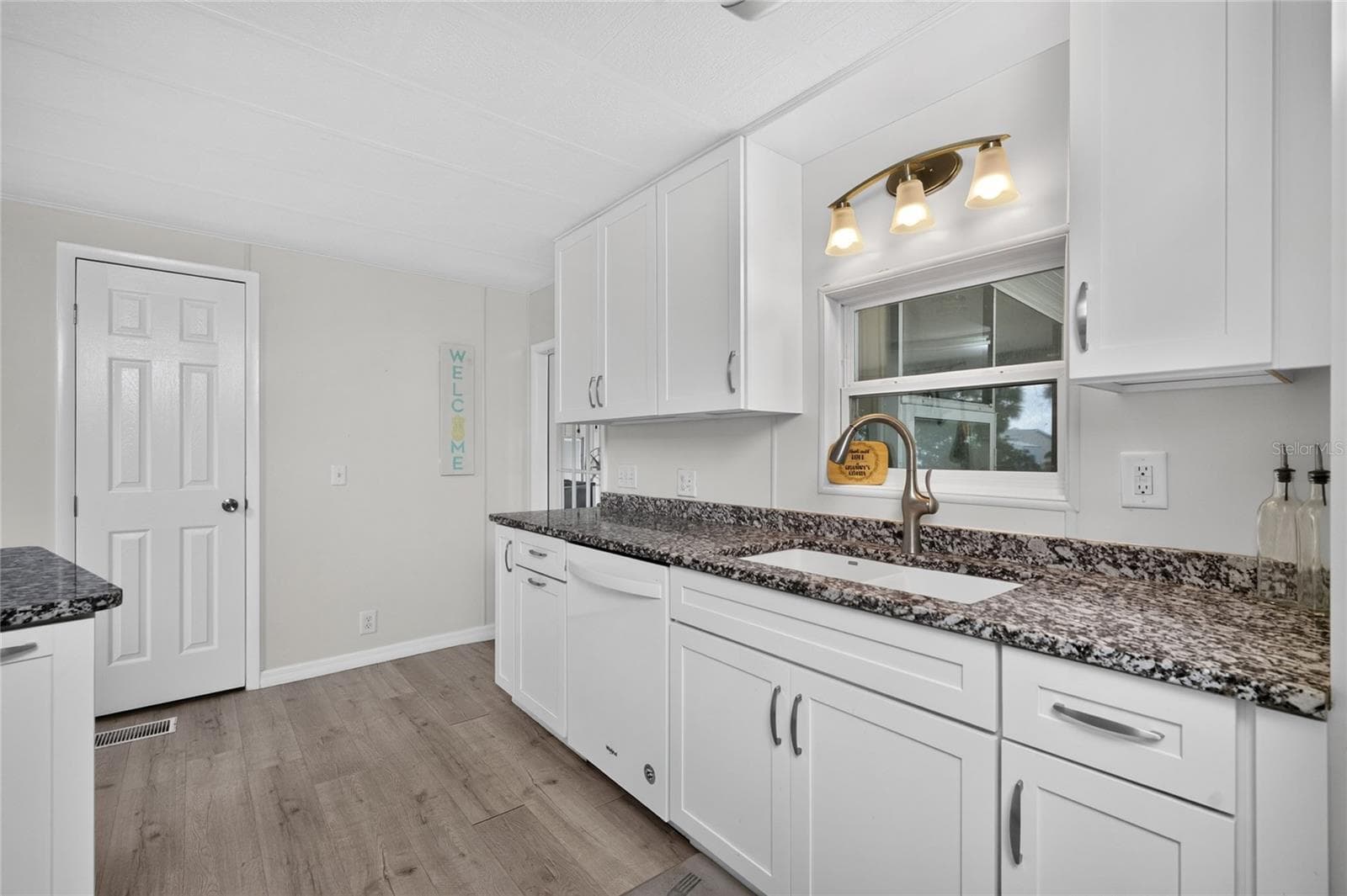 Mobile Home at 1515 SANDERLING DR, ENGLEWOOD, photo 12 of 40
