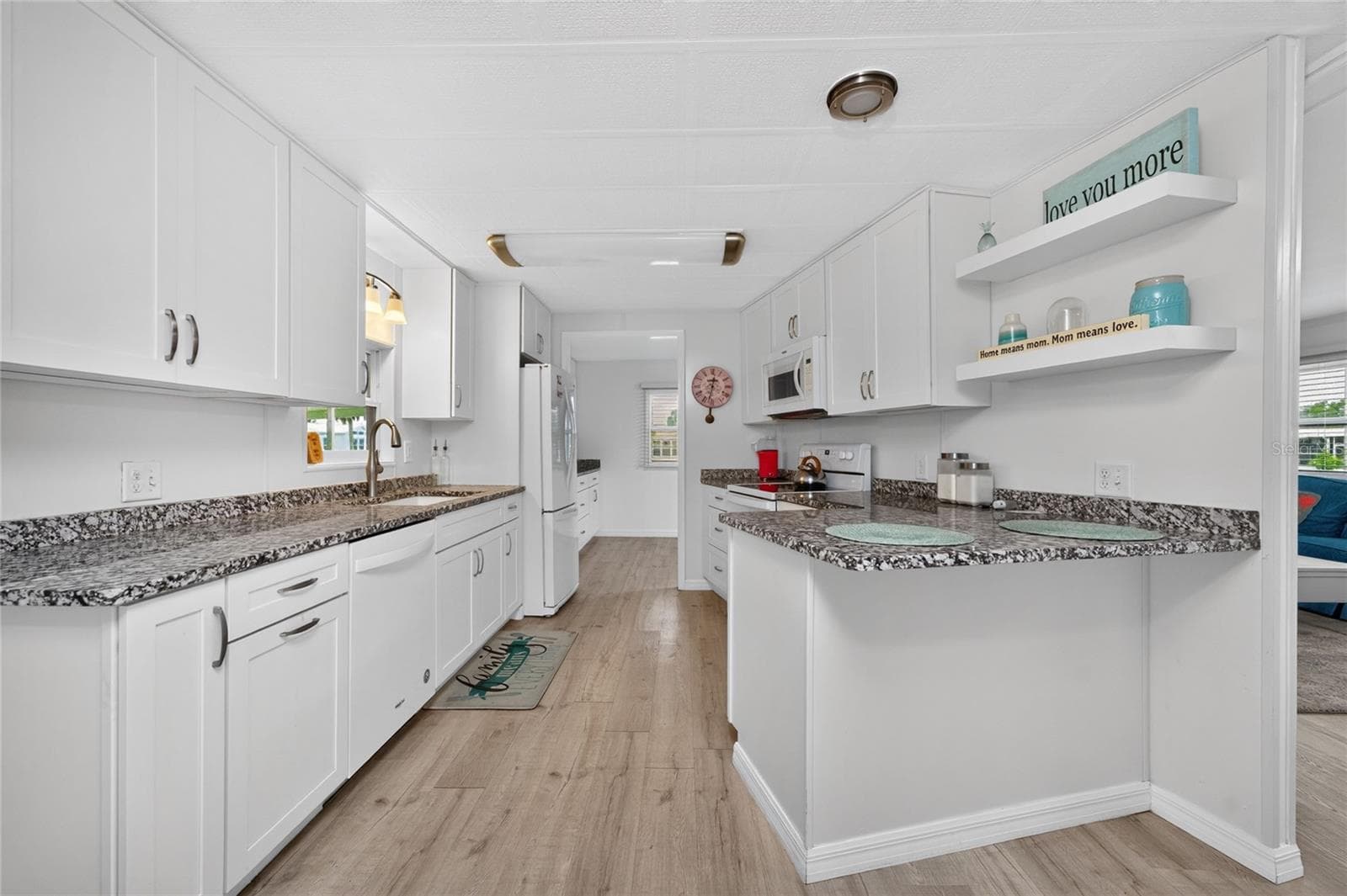 Mobile Home at 1515 SANDERLING DR, ENGLEWOOD, photo 13 of 40