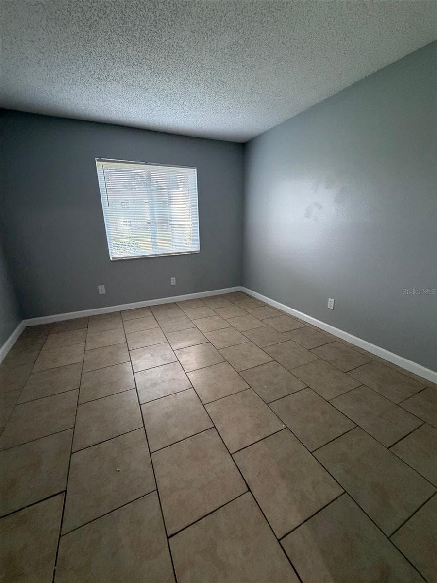 Condominium at 233 THORN TREE PL, BRANDON, photo 10 of 20
