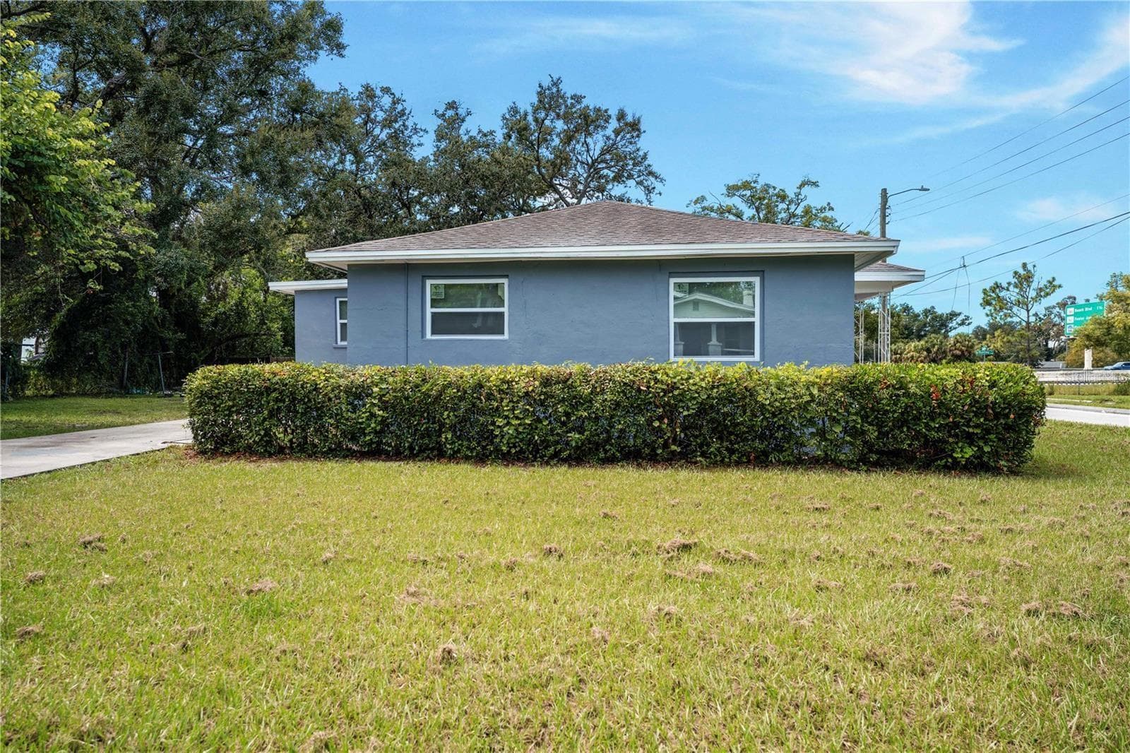Single Family Residence at 703 E HAMILTON AVE, TAMPA, photo 3 of 99