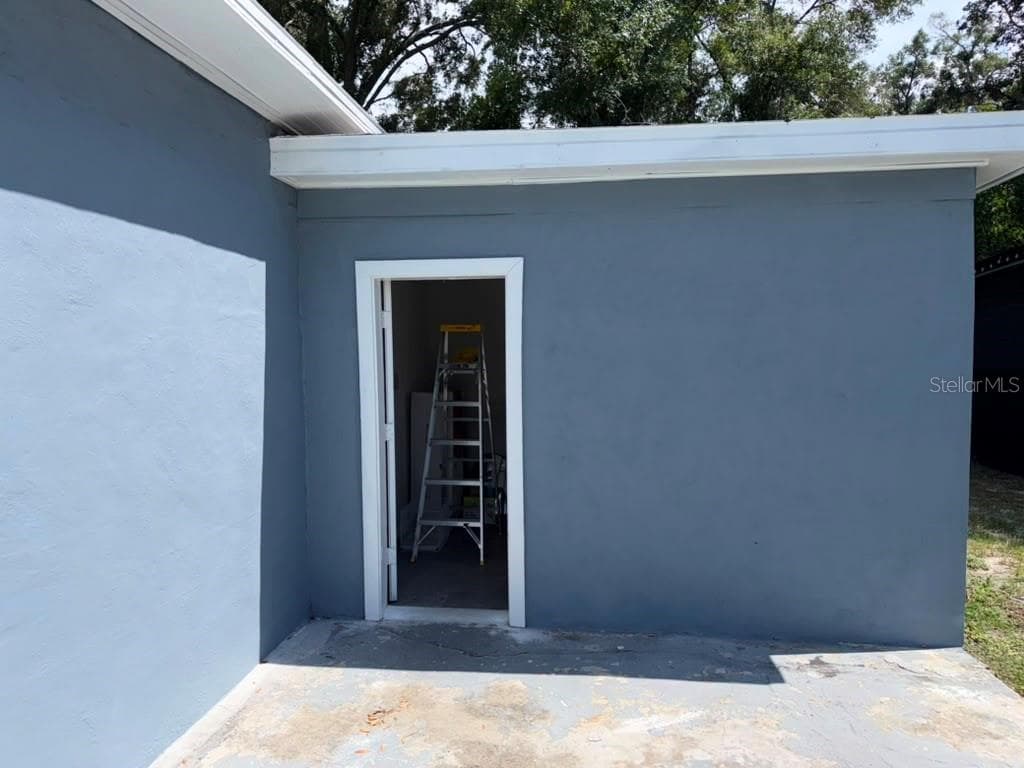 Single Family Residence at 703 E HAMILTON AVE, TAMPA, photo 10 of 99