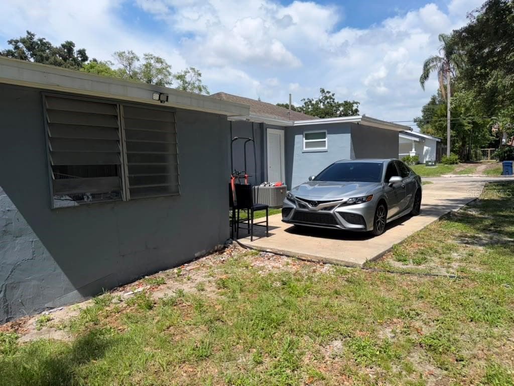 Single Family Residence at 703 E HAMILTON AVE, TAMPA, photo 13 of 99