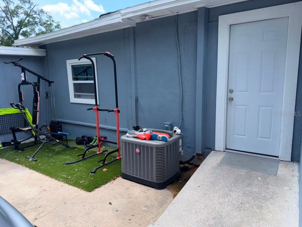 Single Family Residence at 703 E HAMILTON AVE, TAMPA, photo 18 of 99