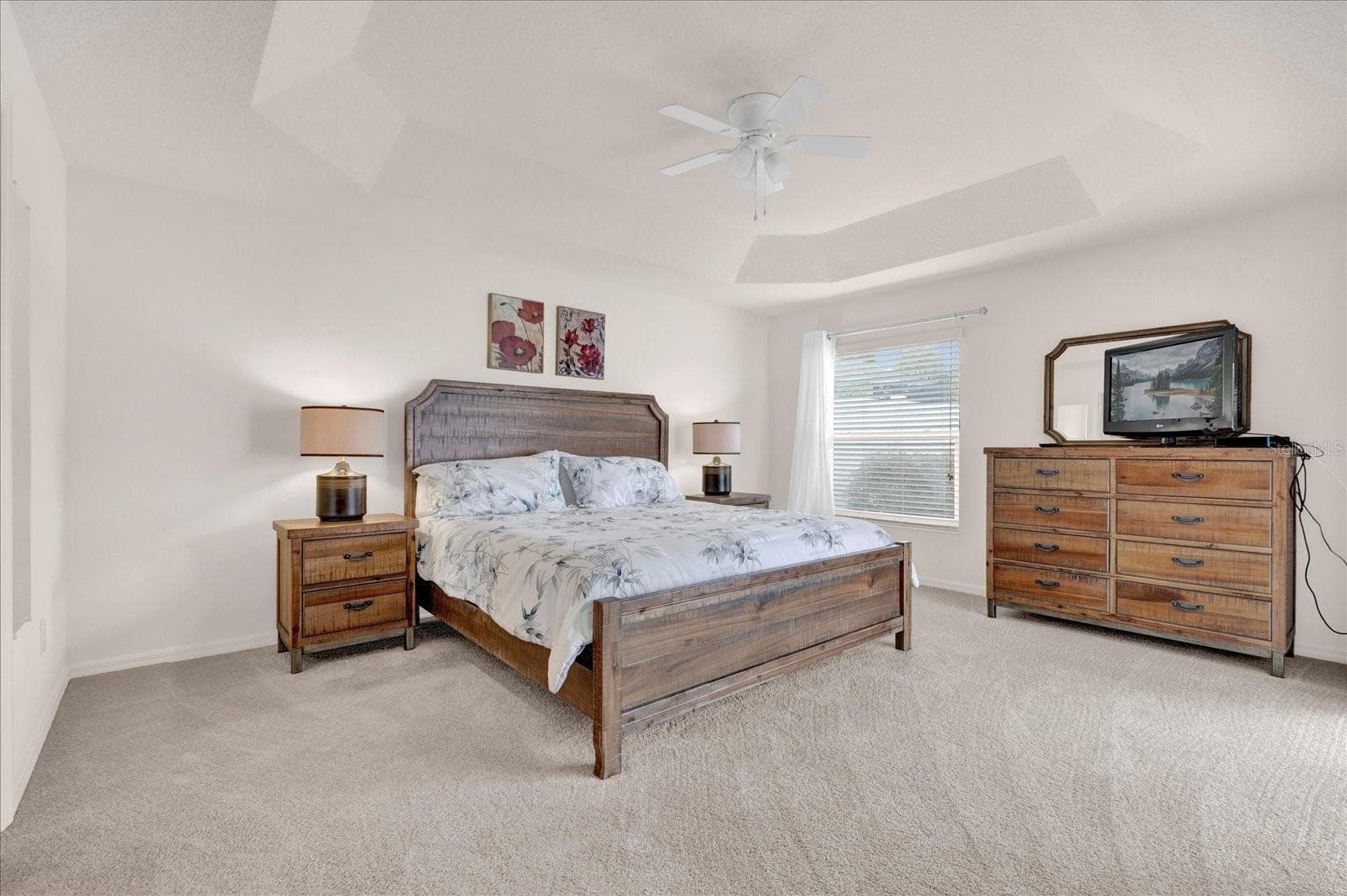 MASTER BEDROOM WITH GARDEN VIEW - 2850 CHARLEVOIX ST, THE VILLAGES