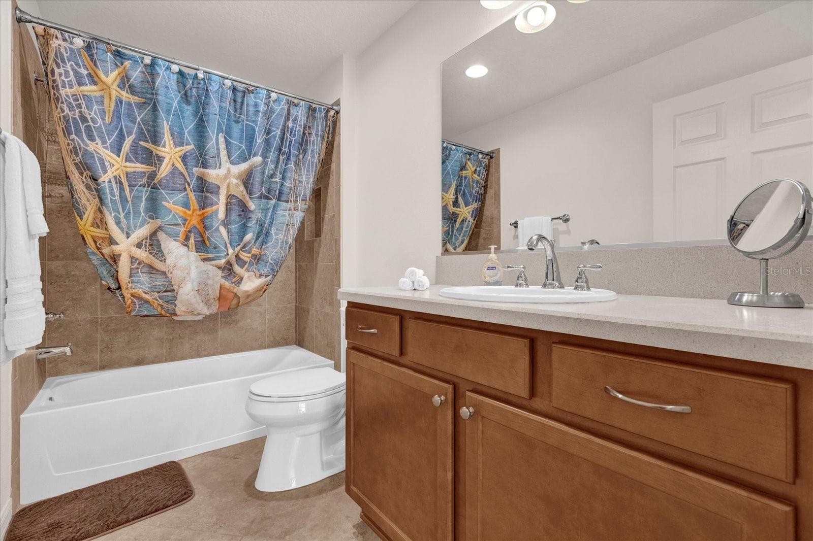 GUEST BATHROOM - 2850 CHARLEVOIX ST, THE VILLAGES
