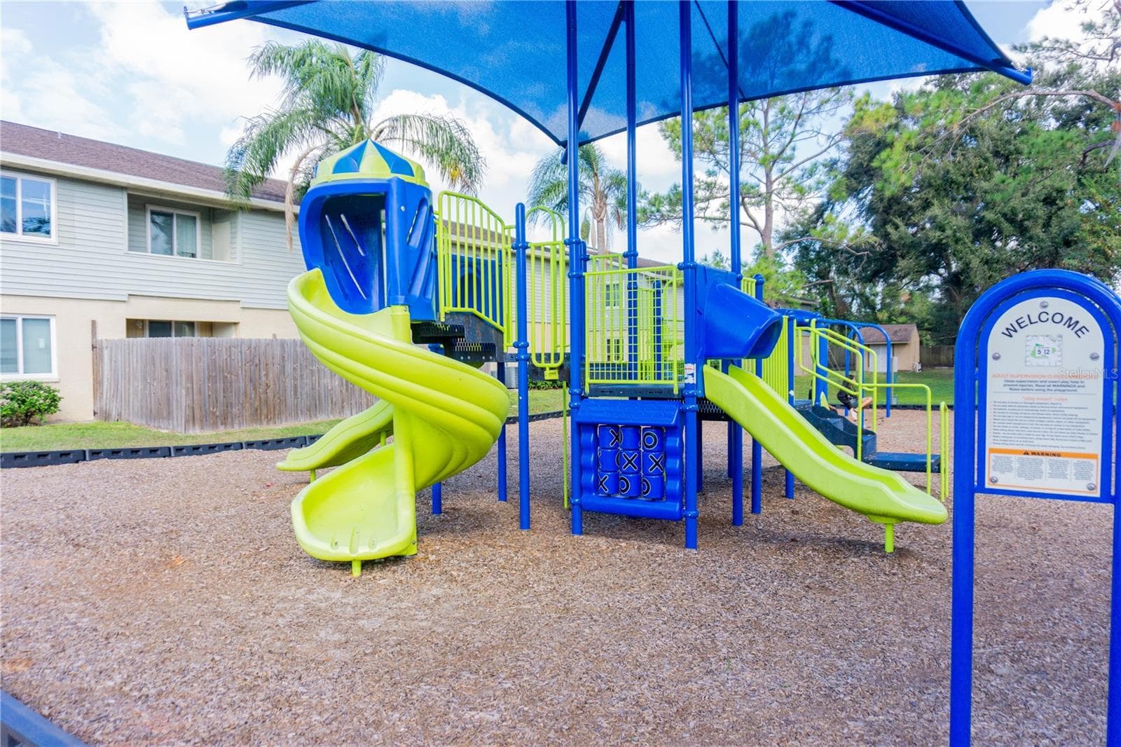 Condominium at 237 RED MAPLE PL, BRANDON, photo 12 of 16