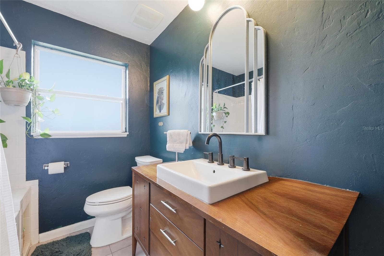 Hall Bathroom with bathtub - 712 MALONE DR, ORLANDO
