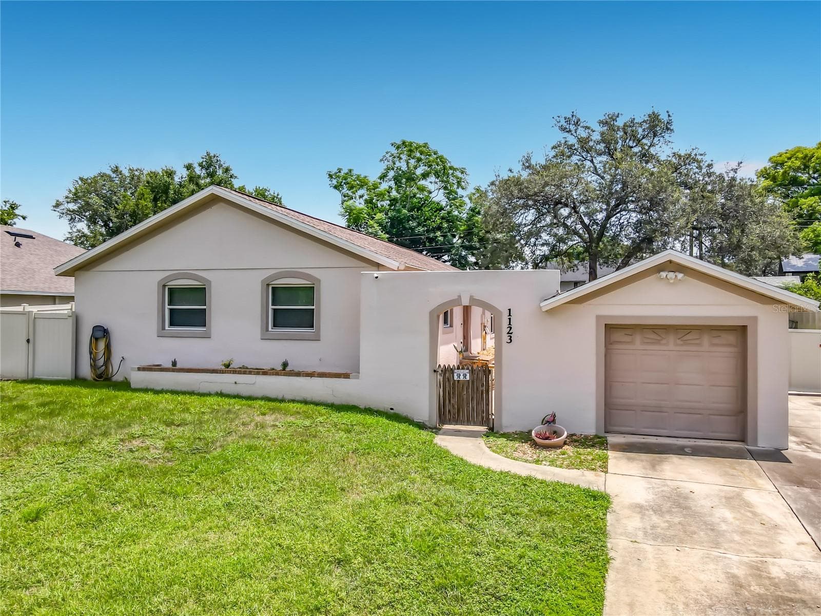 1123 W HANCOCK DR