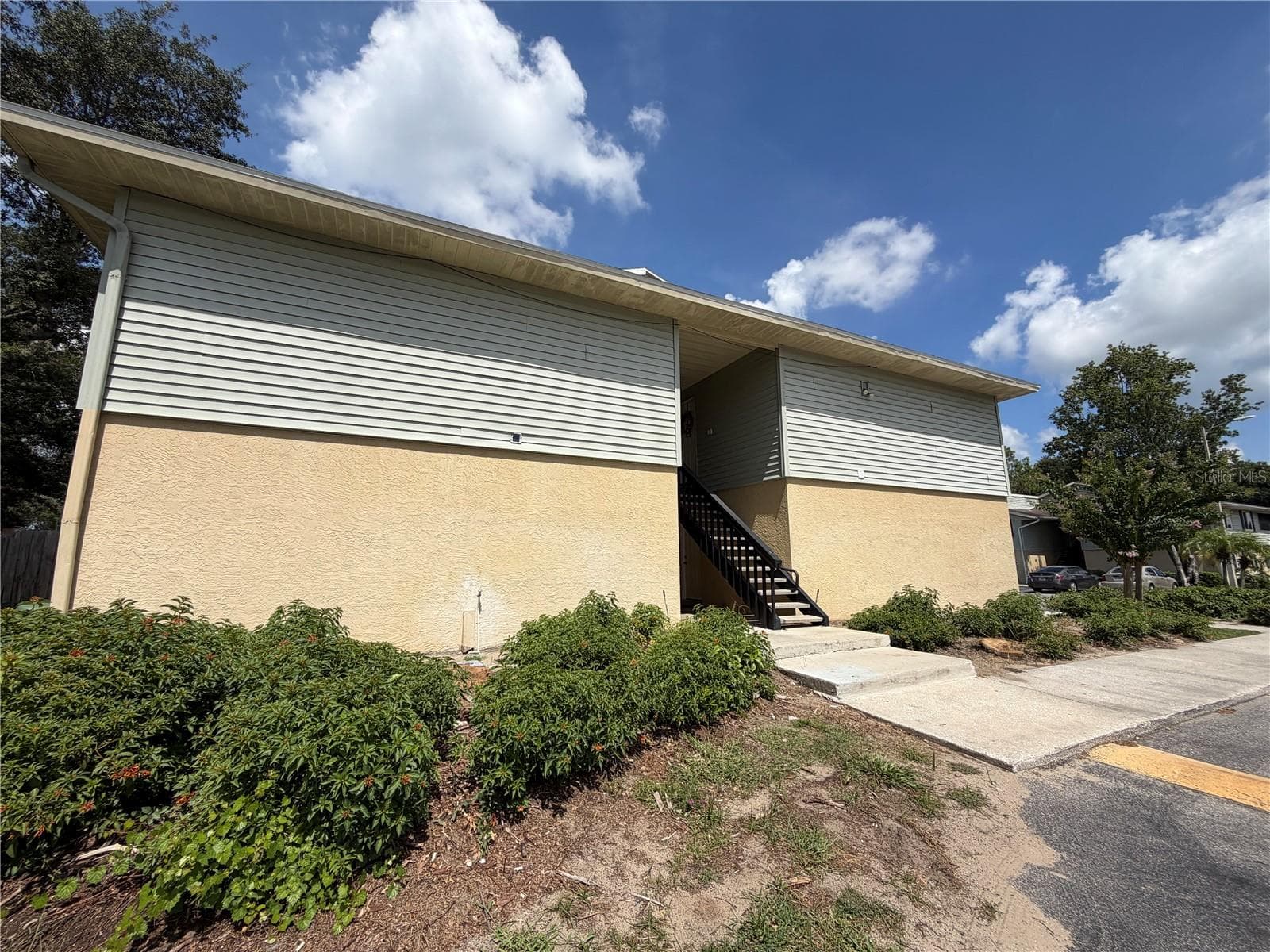 502 GOLDEN RAINTREE PL