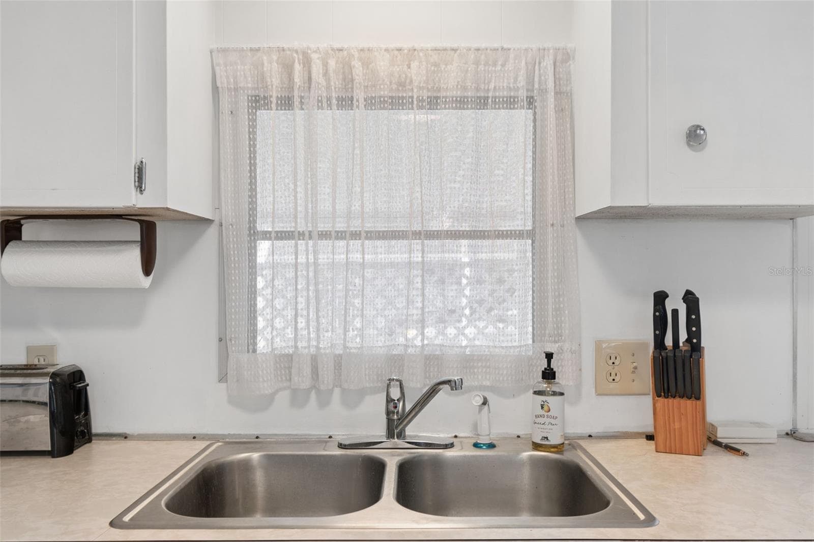 Mobile Home at 18675 US HIGHWAY 19 N #116, CLEARWATER, photo 10 of 70