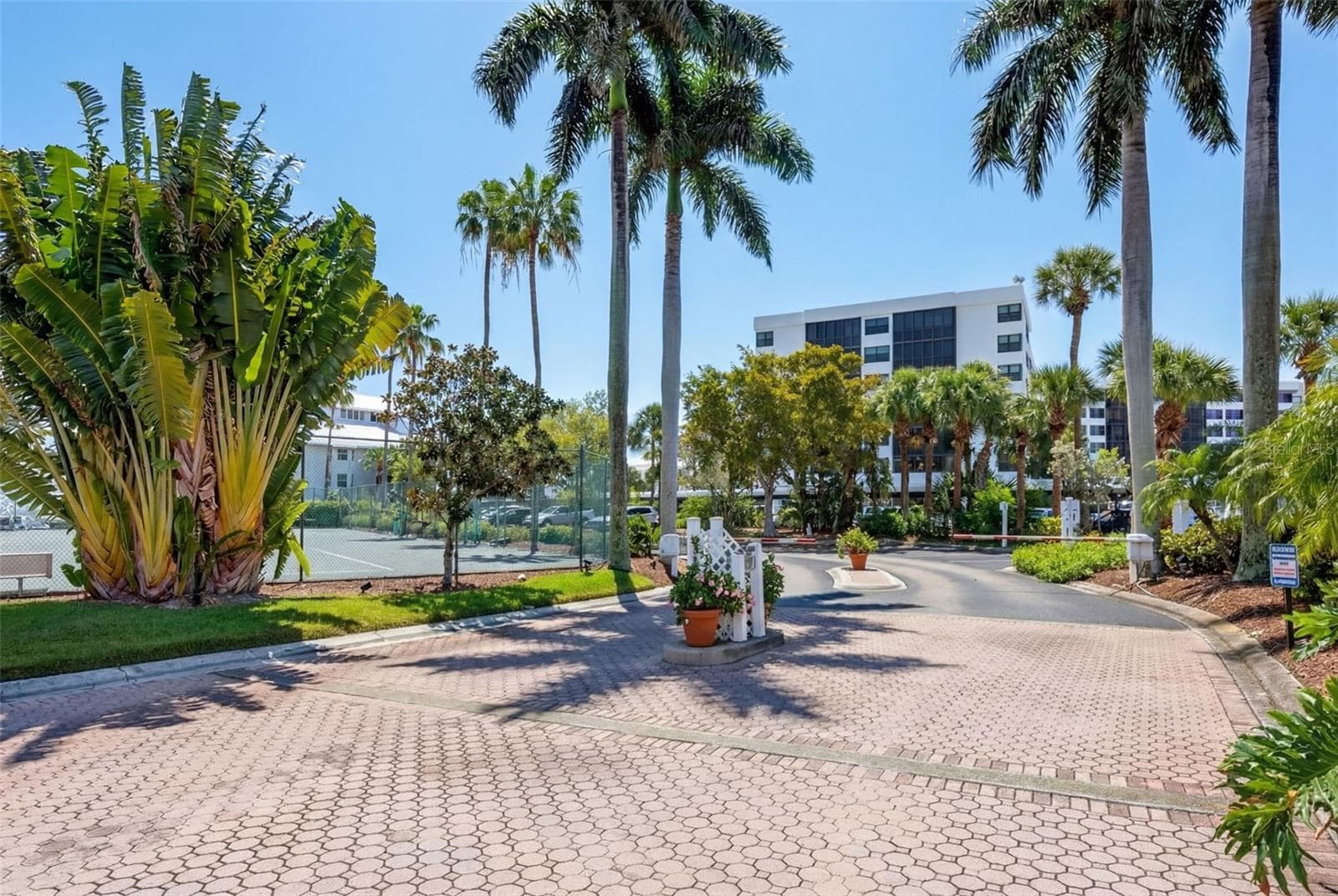 Gated Community - 1280 DOLPHIN BAY WAY #402, SARASOTA