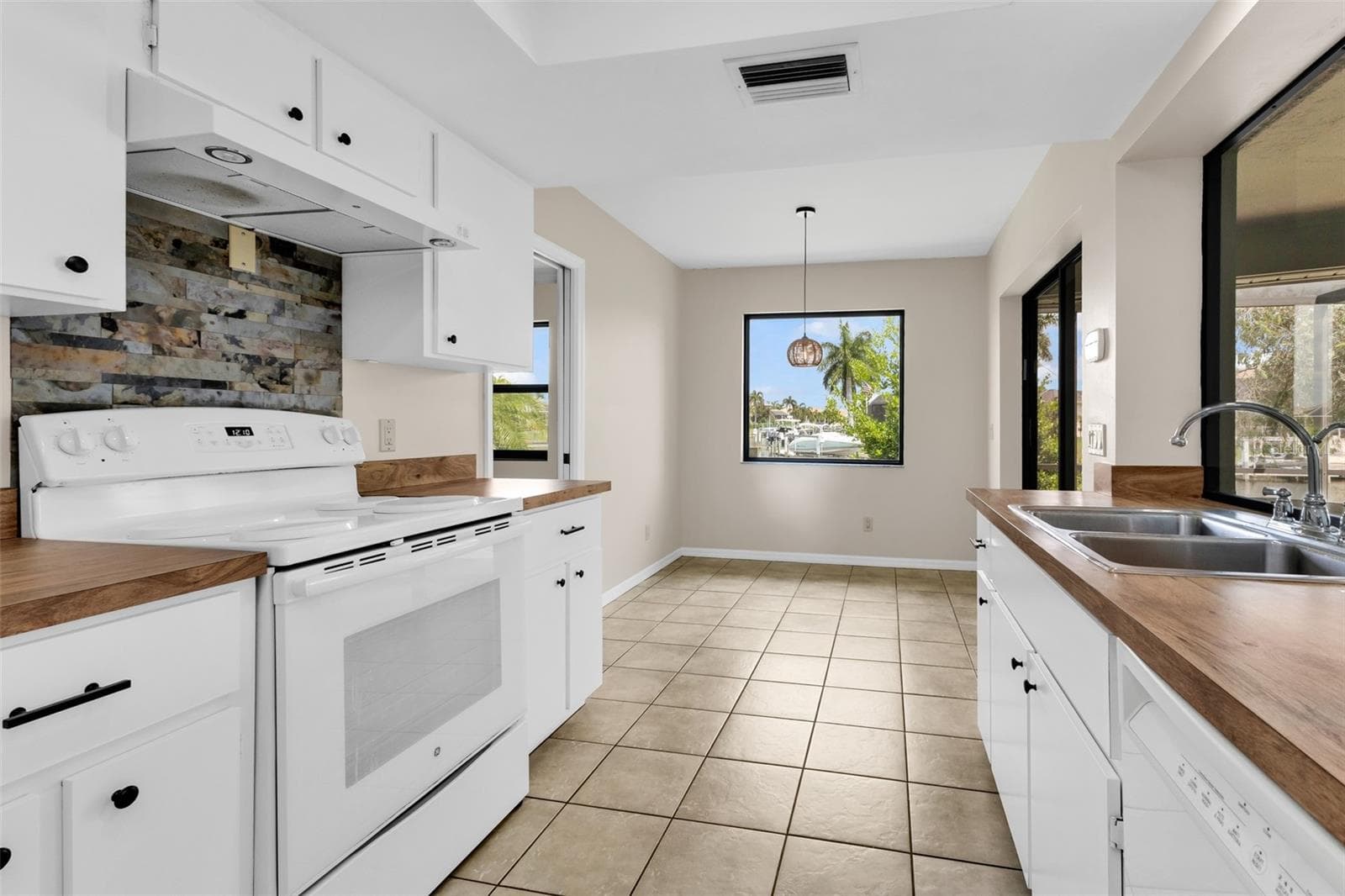 Single Family Residence at 704 BIMINI LN, PUNTA GORDA, photo 7 of 42