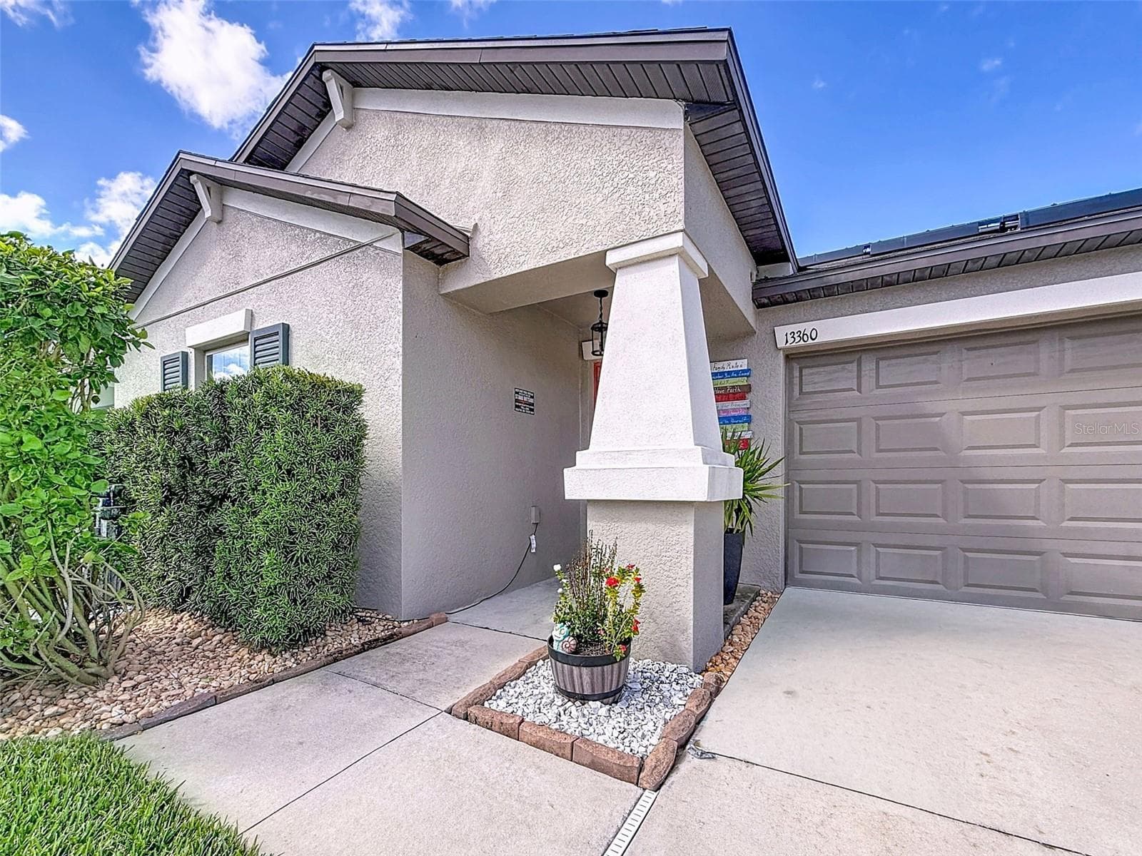 Single Family Residence at 13360 WILLOW BLUESTAR LOOP, RIVERVIEW, photo 2 of 11