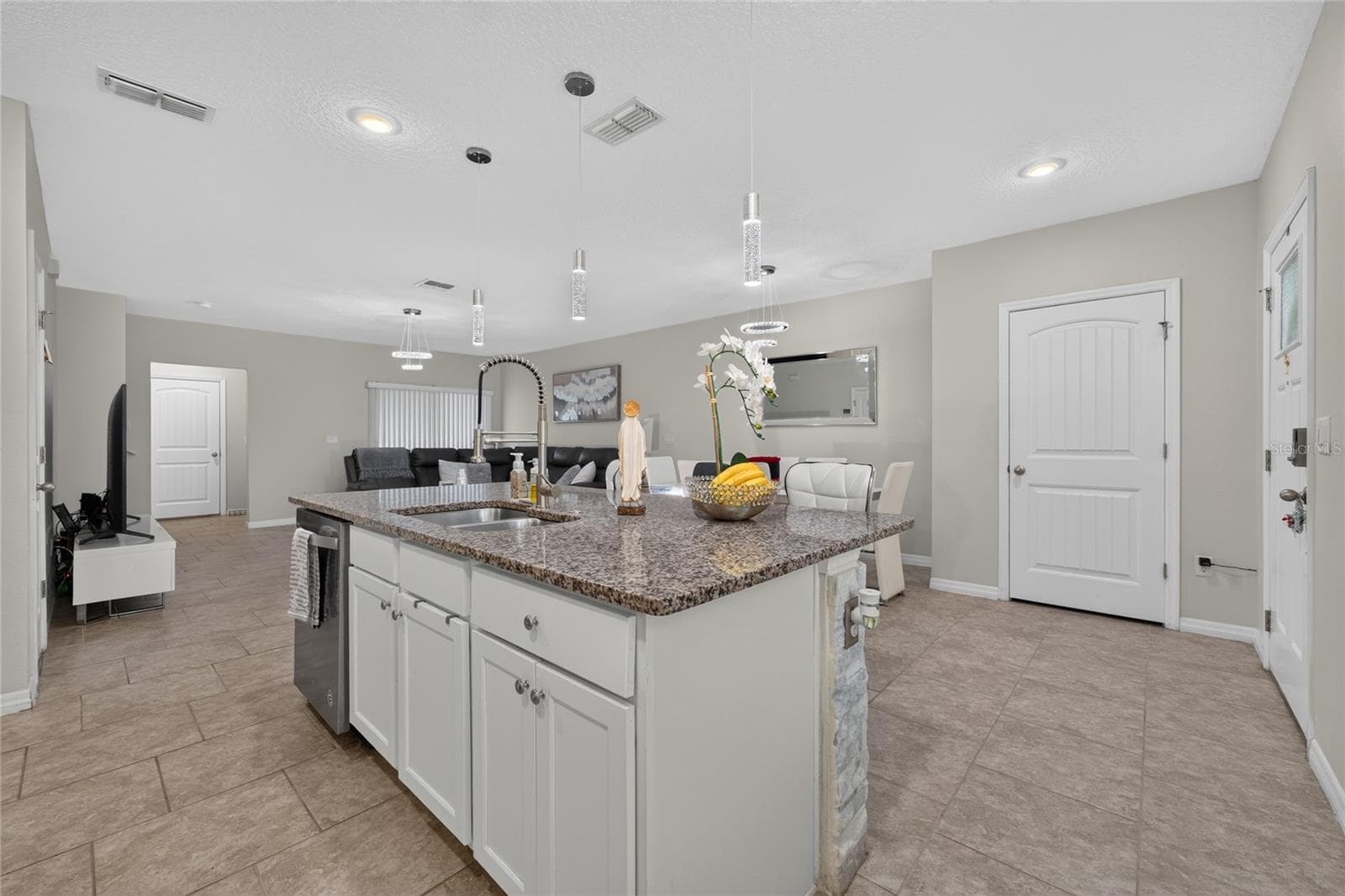 Townhouse at 10108 SALT POINT DR, WINTER GARDEN, photo 6 of 30
