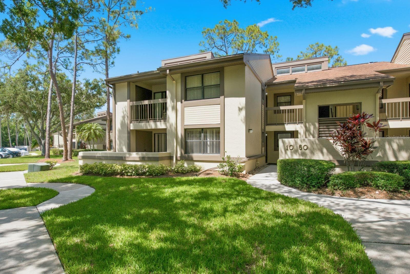 10 WOODLAKE PL