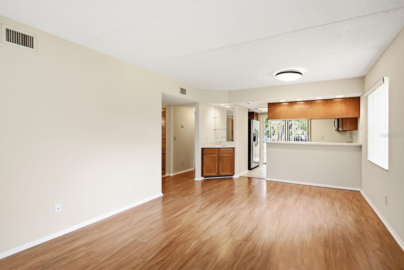 Living Room into Kitchen - 10 WOODLAKE PL, OLDSMAR
