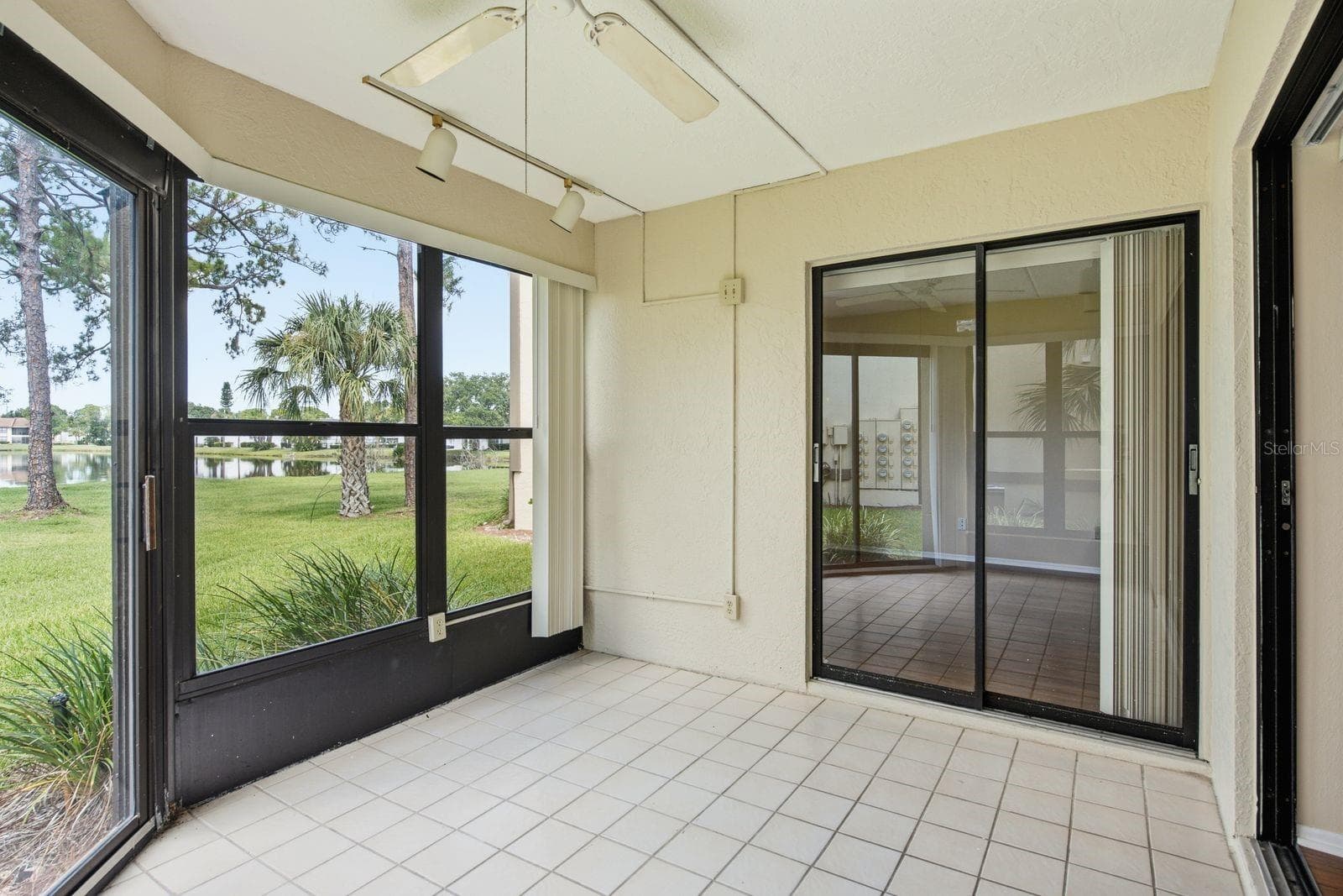 Screened Porch - 10 WOODLAKE PL, OLDSMAR
