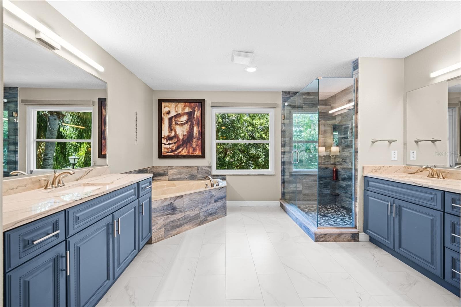 Owners bath with custom cabinetry, soaking tub and high end walk in shower. - 483 VIA TUSCANY LOOP, LAKE MARY
