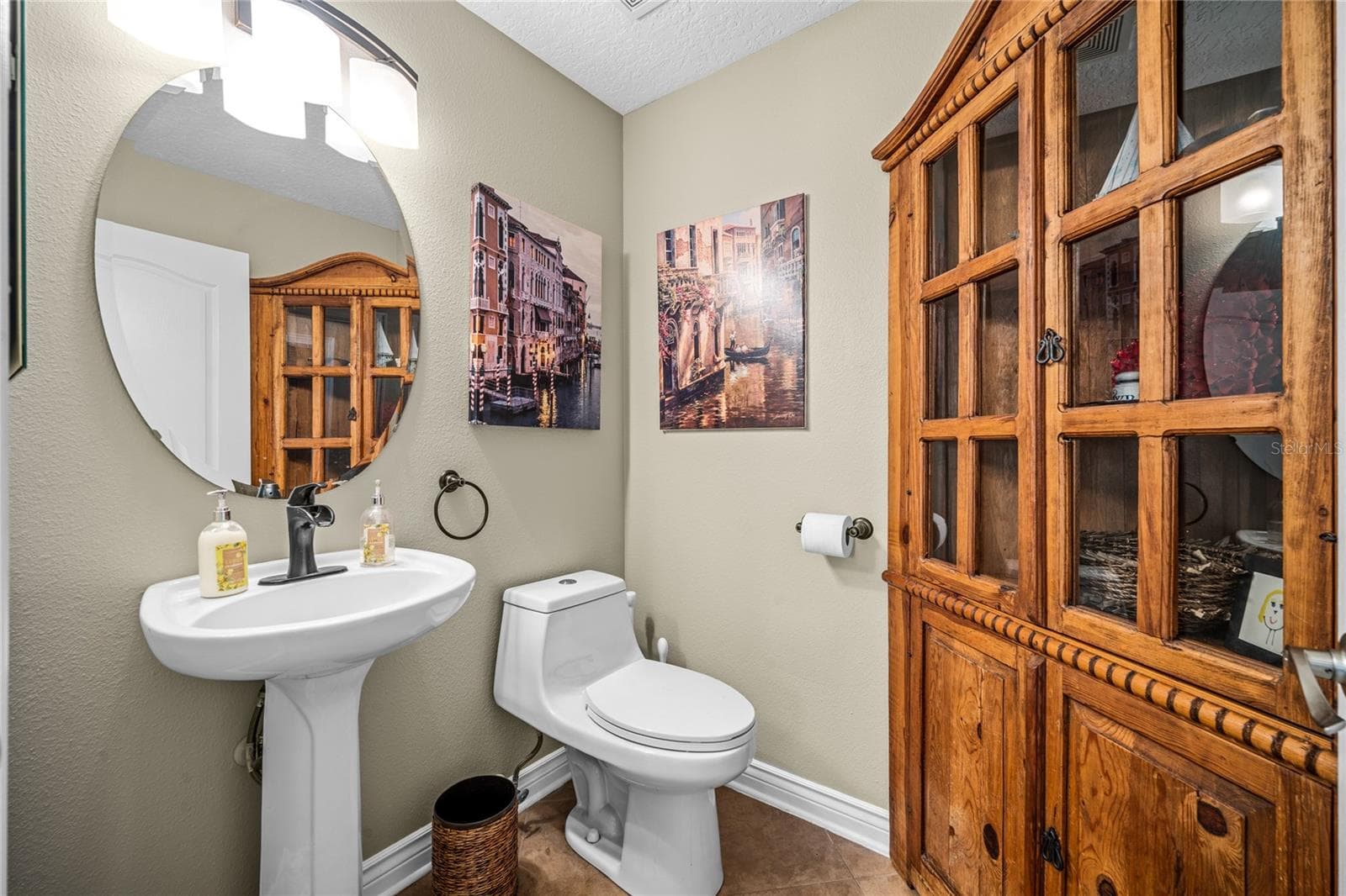 The first floor half bath is great for baths. - 483 VIA TUSCANY LOOP, LAKE MARY