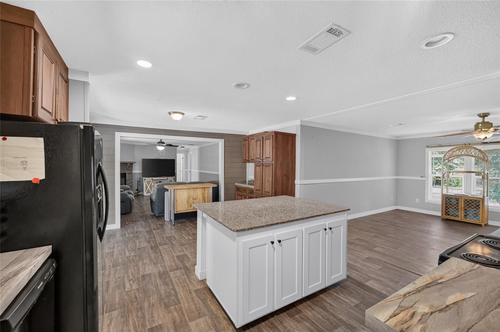 Manufactured Home at 4830 NE 121 AVE, WILLISTON, photo 3 of 51