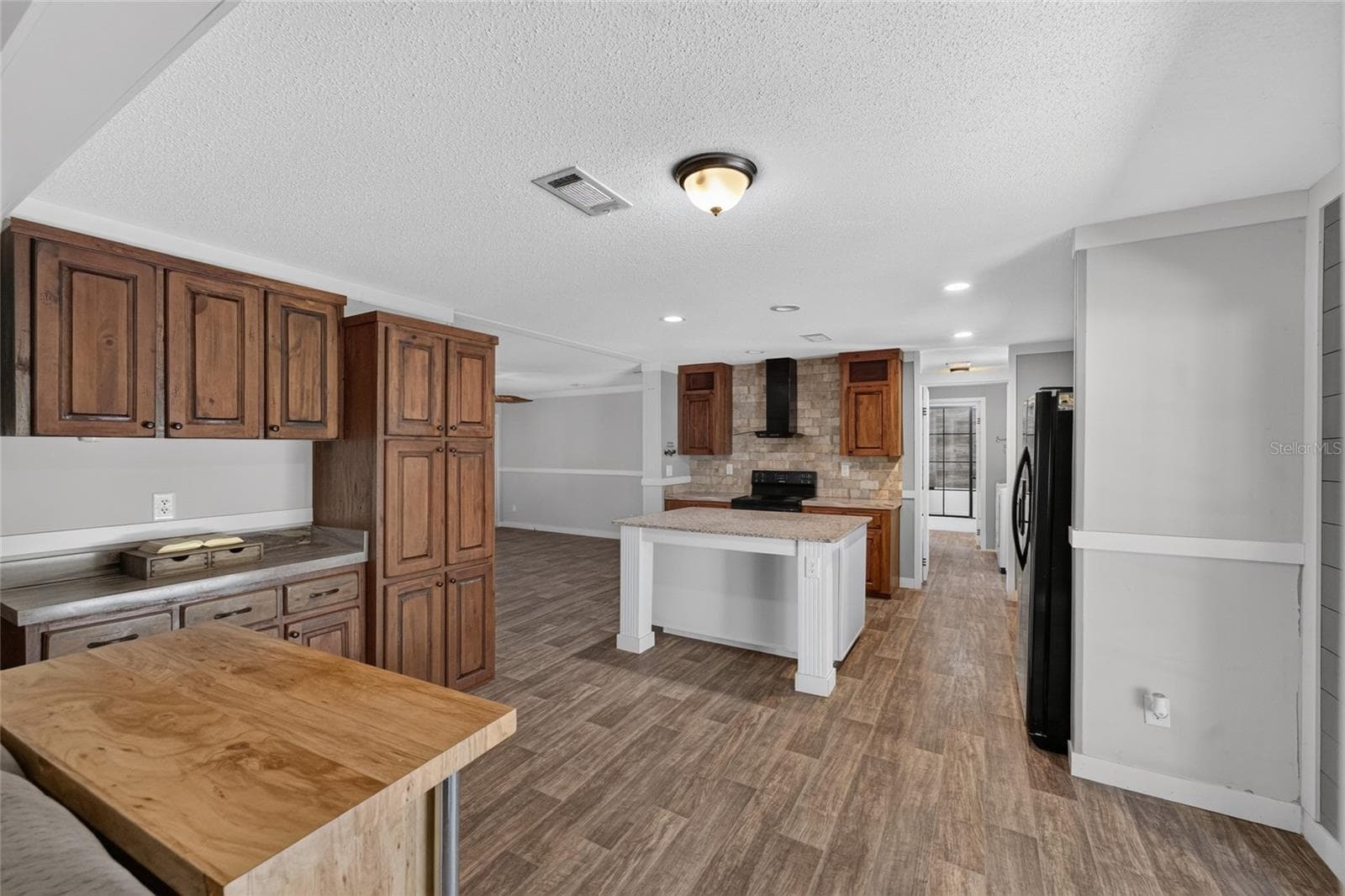 Manufactured Home at 4830 NE 121 AVE, WILLISTON, photo 4 of 51