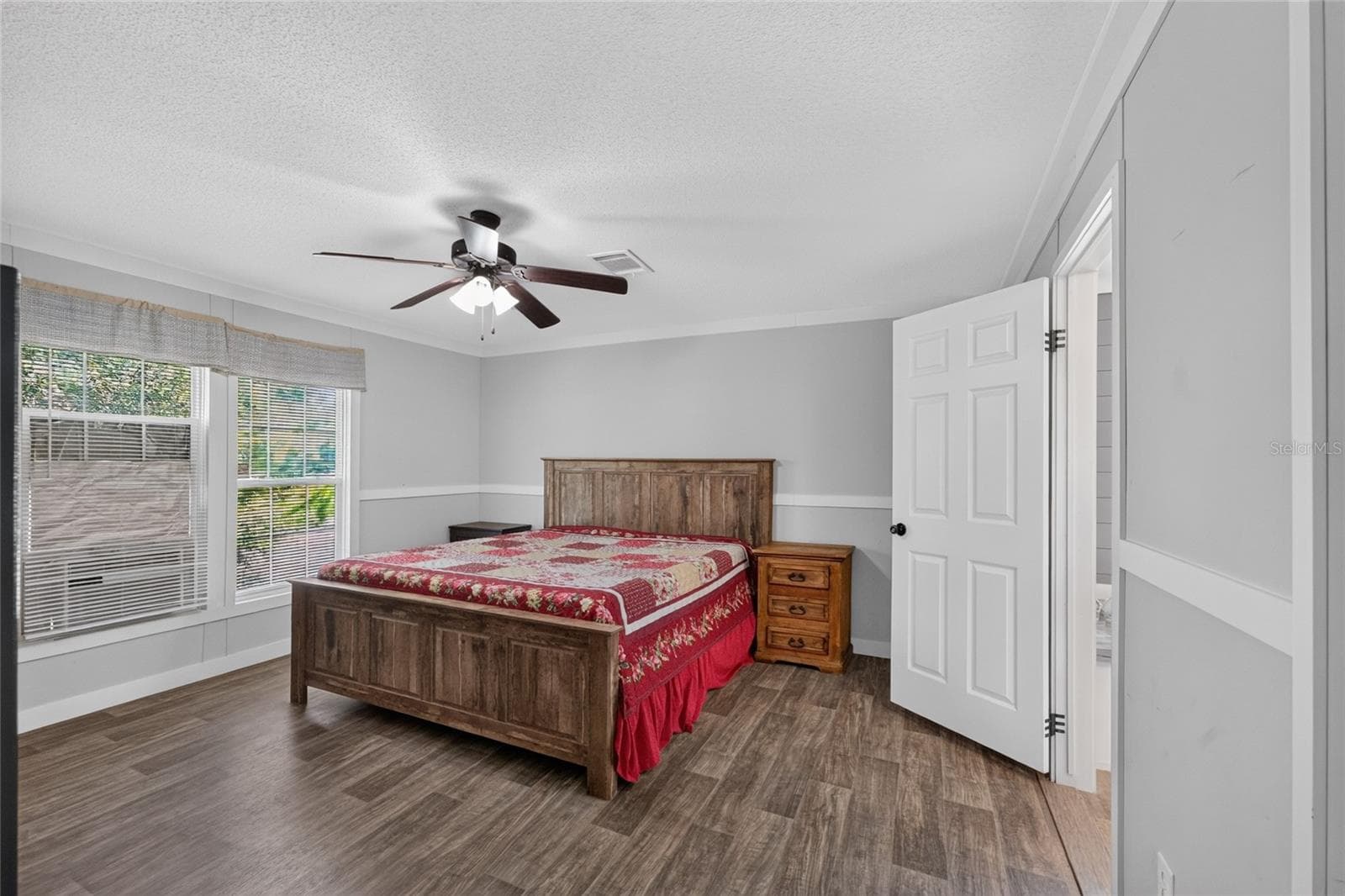 Manufactured Home at 4830 NE 121 AVE, WILLISTON, photo 6 of 51