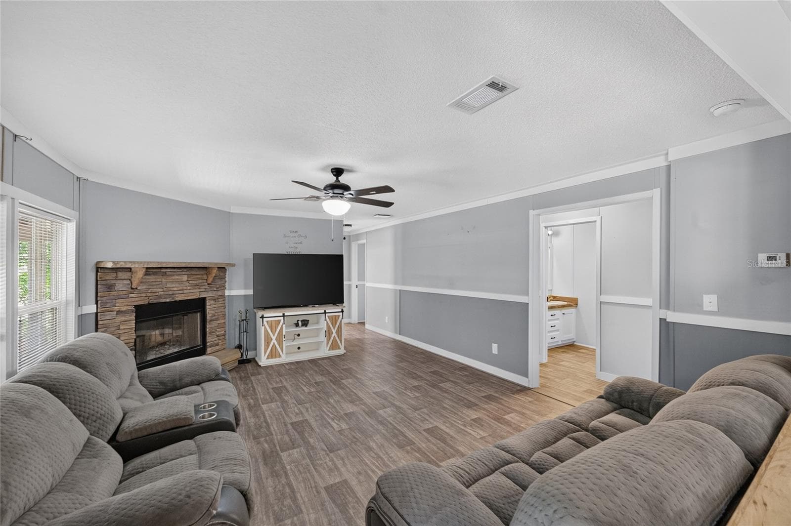 Manufactured Home at 4830 NE 121 AVE, WILLISTON, photo 11 of 51