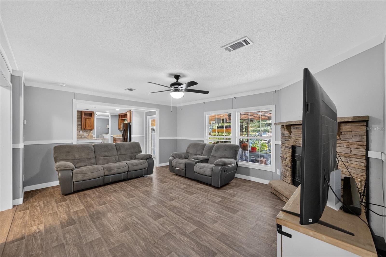 Manufactured Home at 4830 NE 121 AVE, WILLISTON, photo 12 of 51