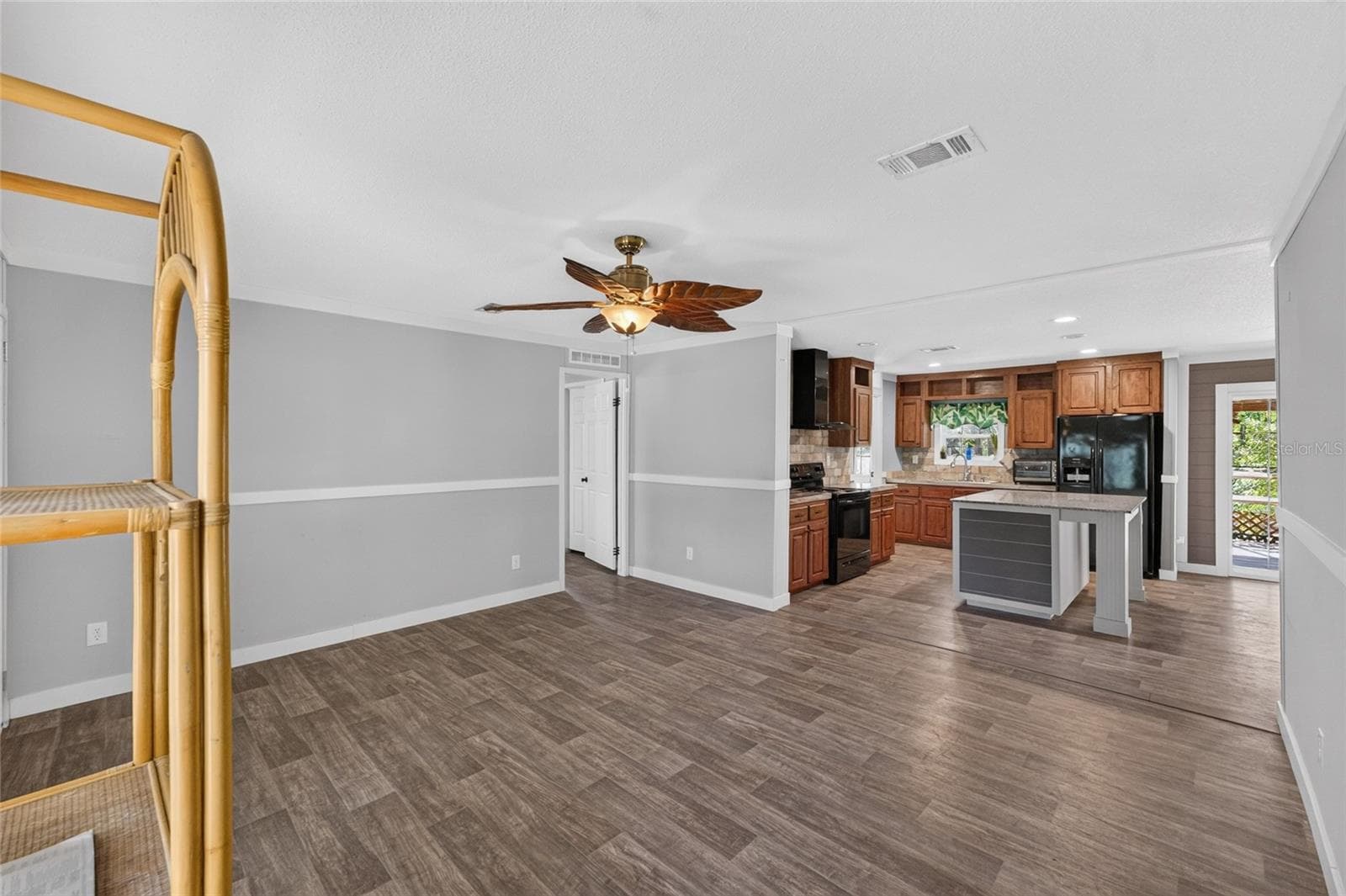 Manufactured Home at 4830 NE 121 AVE, WILLISTON, photo 13 of 51