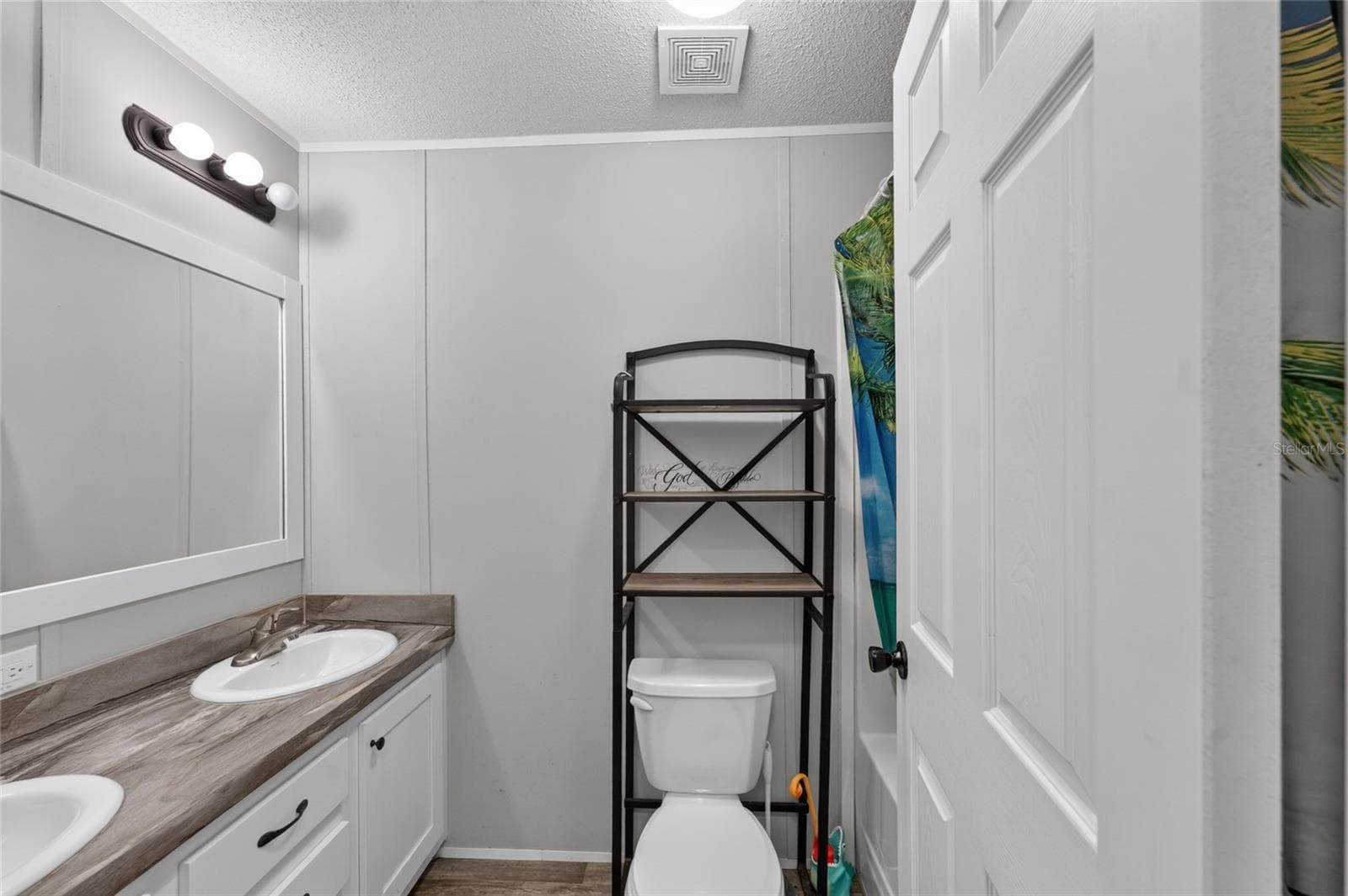 Manufactured Home at 4830 NE 121 AVE, WILLISTON, photo 19 of 51