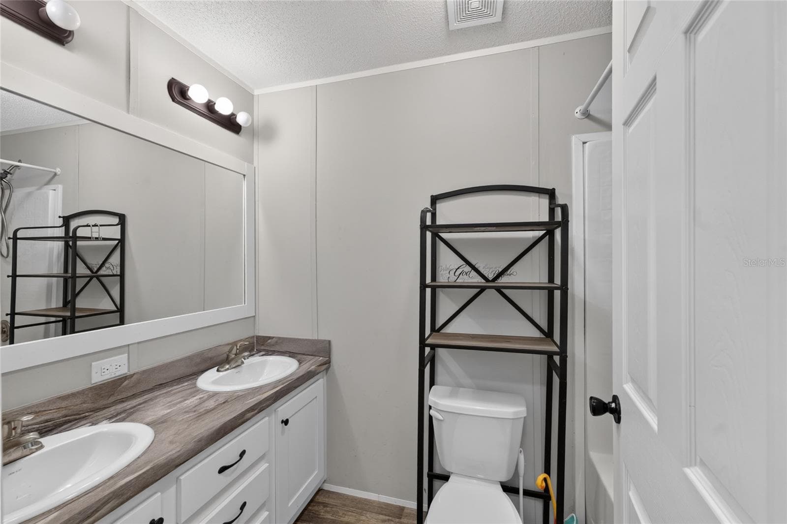 Manufactured Home at 4830 NE 121 AVE, WILLISTON, photo 20 of 51