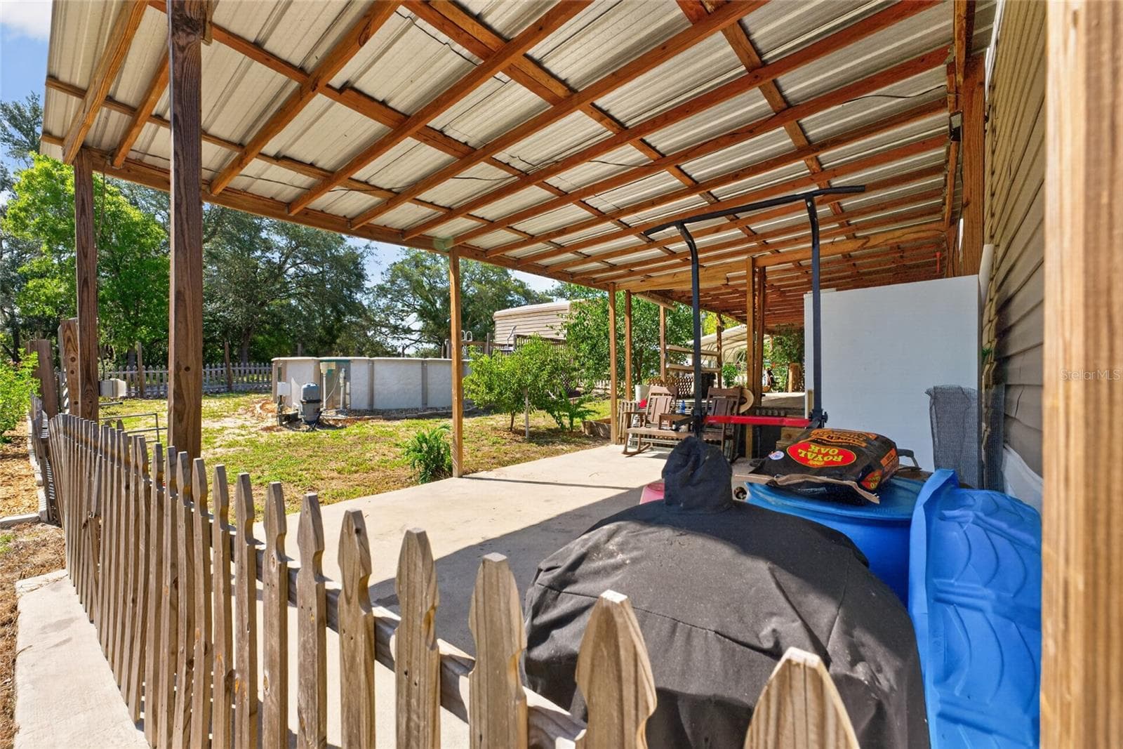 Back Patio - 4830 NE 121 AVE, WILLISTON