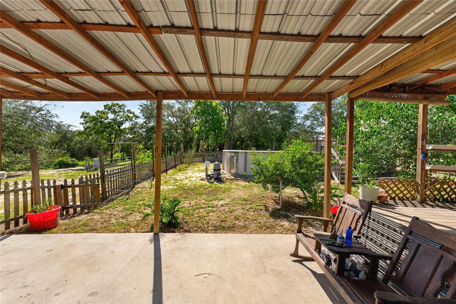 Back Patio - 4830 NE 121 AVE, WILLISTON