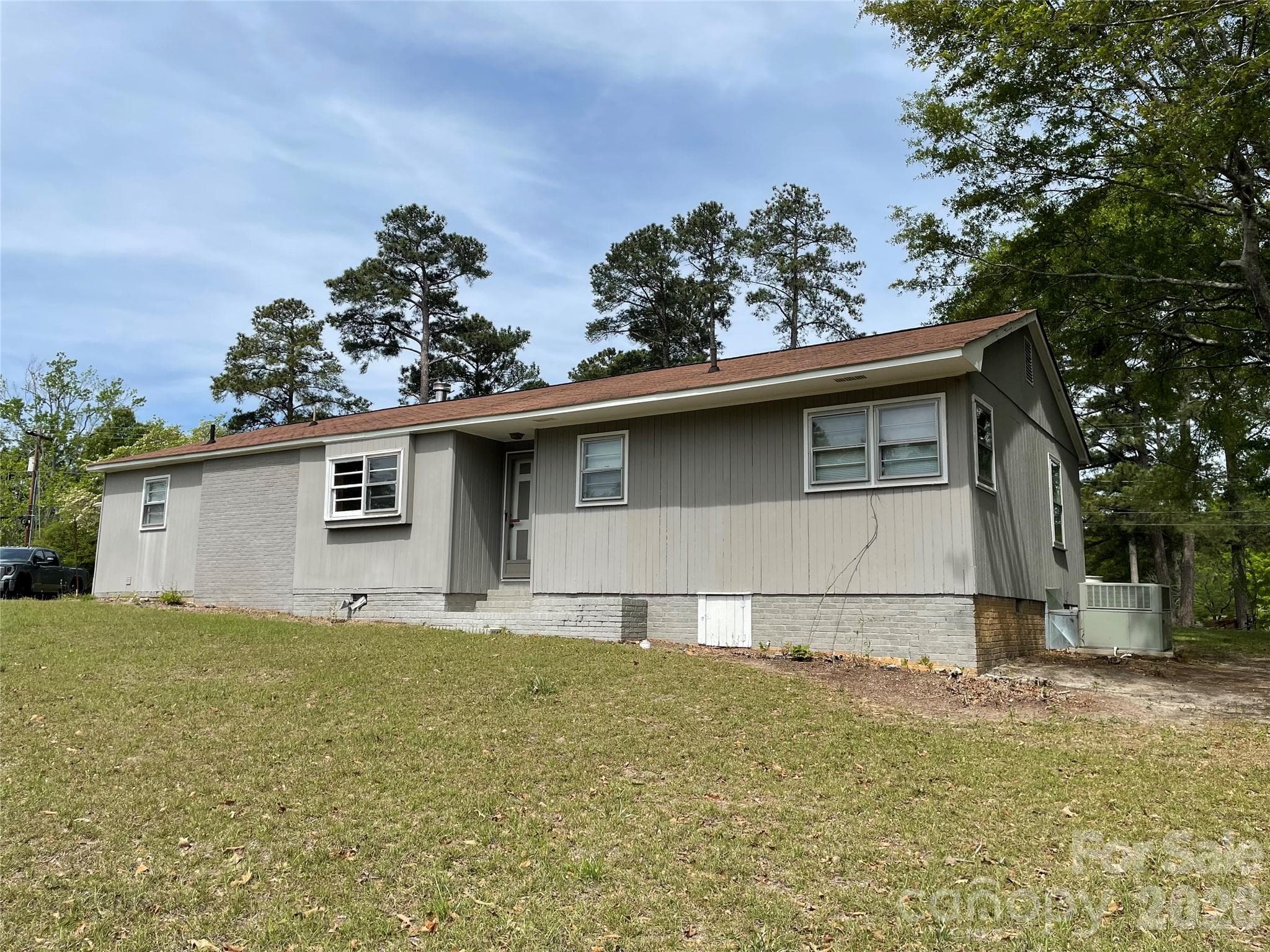 Single Family Residence at 510 W Welsh Street, Kershaw, photo 2 of 23