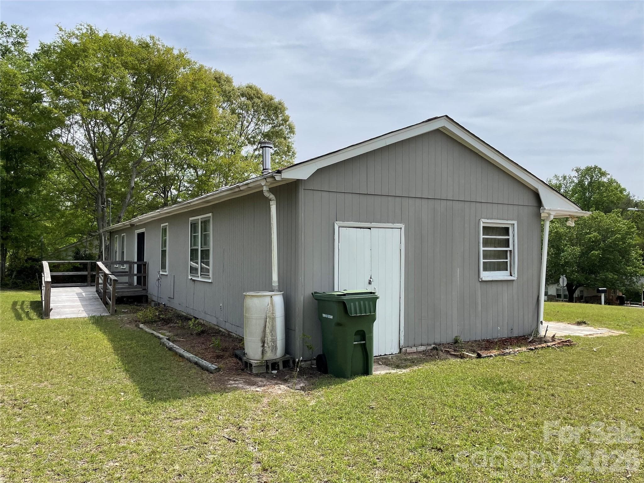 Single Family Residence at 510 W Welsh Street, Kershaw, photo 5 of 23