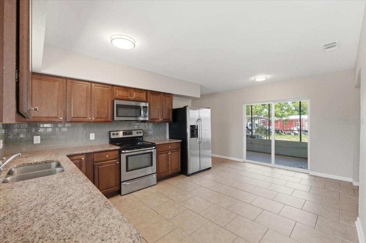 Single Family Residence at 813 ELLERBE WAY, LAKELAND, photo 4 of 47