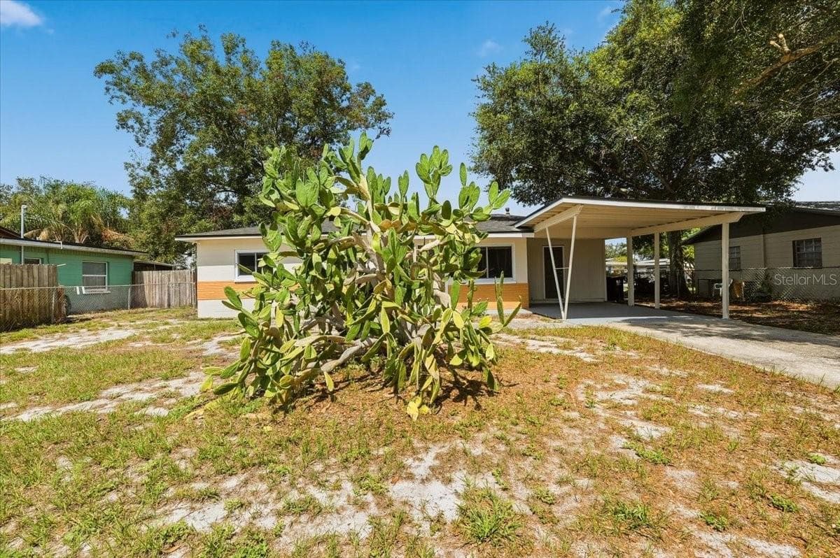 Single Family Residence at 813 ELLERBE WAY, LAKELAND, photo 8 of 47