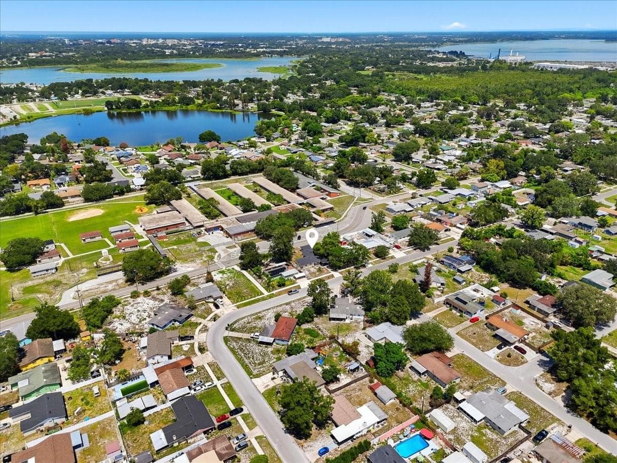 Single Family Residence at 813 ELLERBE WAY, LAKELAND, photo 15 of 47