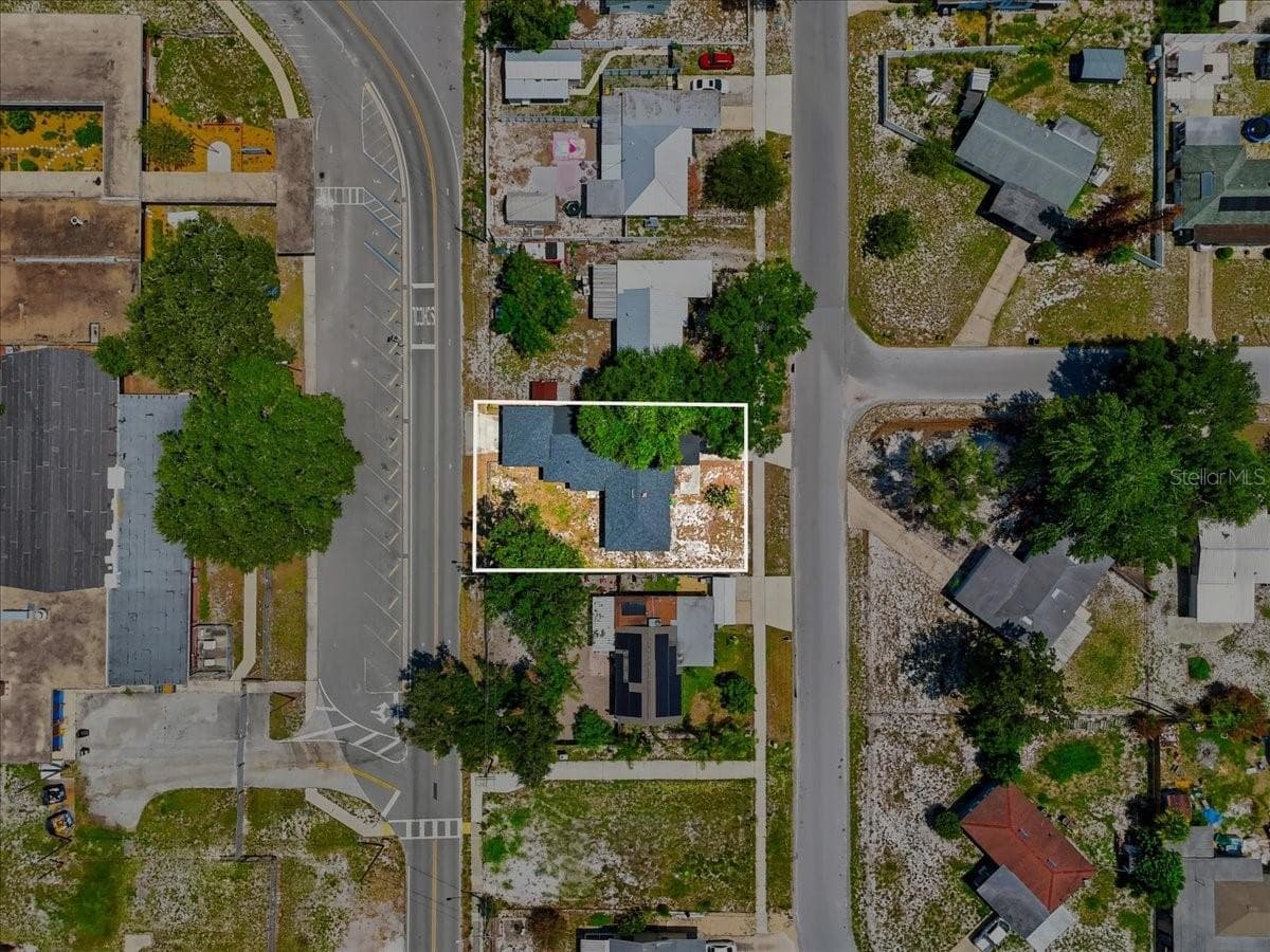 Single Family Residence at 813 ELLERBE WAY, LAKELAND, photo 16 of 47